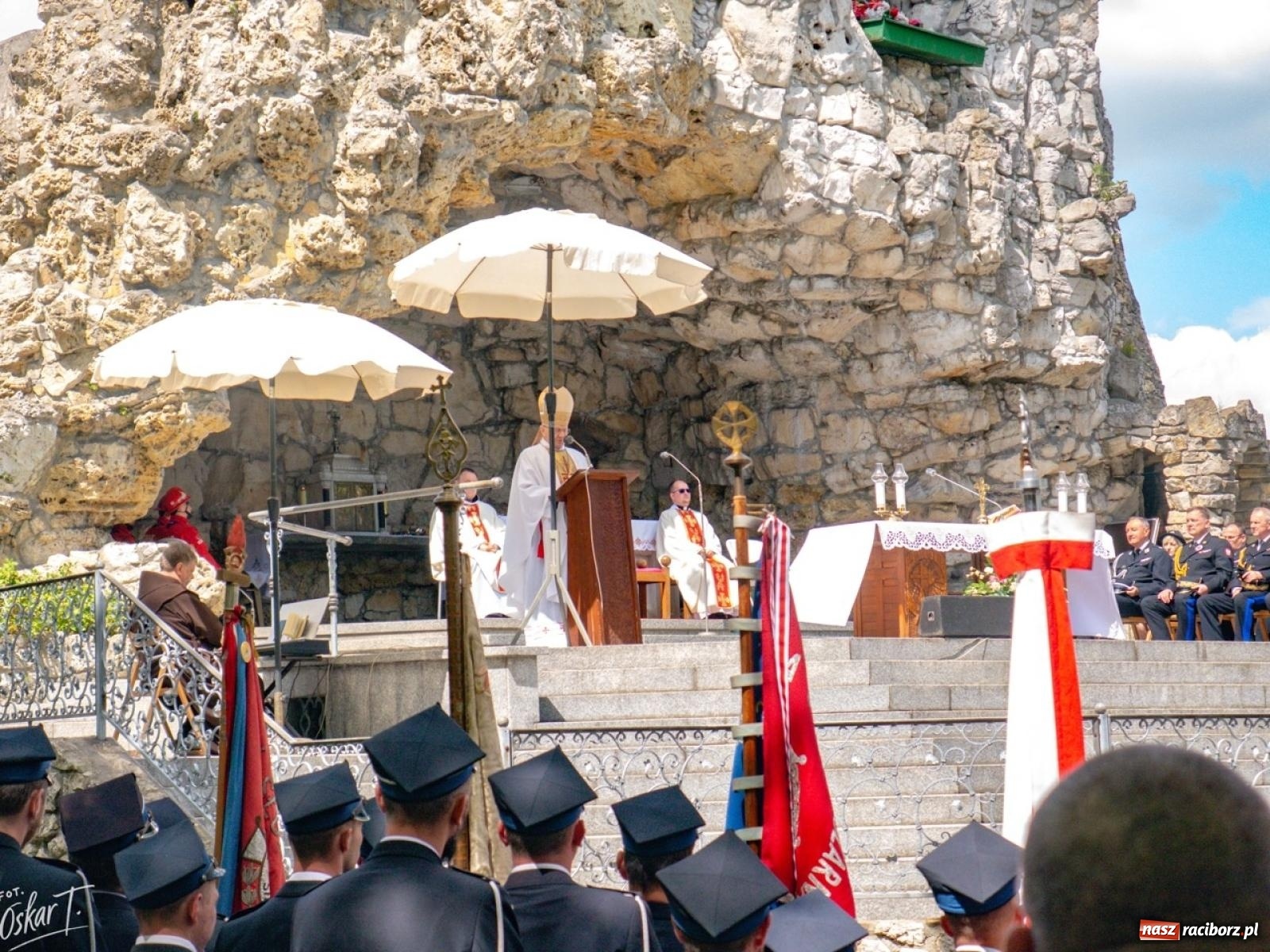 Zdjęcie w galerii na portalu naszraciborz.pl: 27. pielgrzymka strażaków na Górę Świętej Anny z udziałem raciborskich pocztów wiadomości z regionu