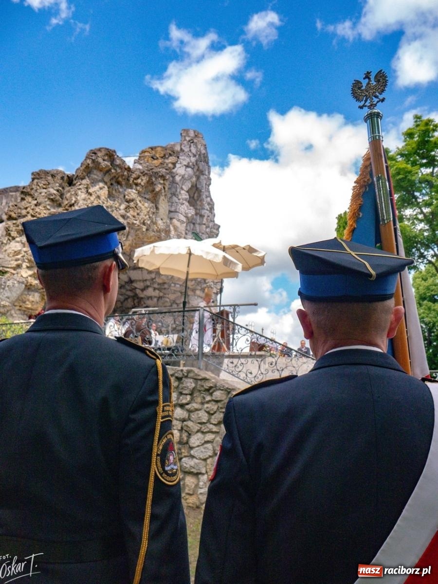 Zdjęcie w galerii na portalu naszraciborz.pl: 27. pielgrzymka strażaków na Górę Świętej Anny z udziałem raciborskich pocztów wiadomości z regionu