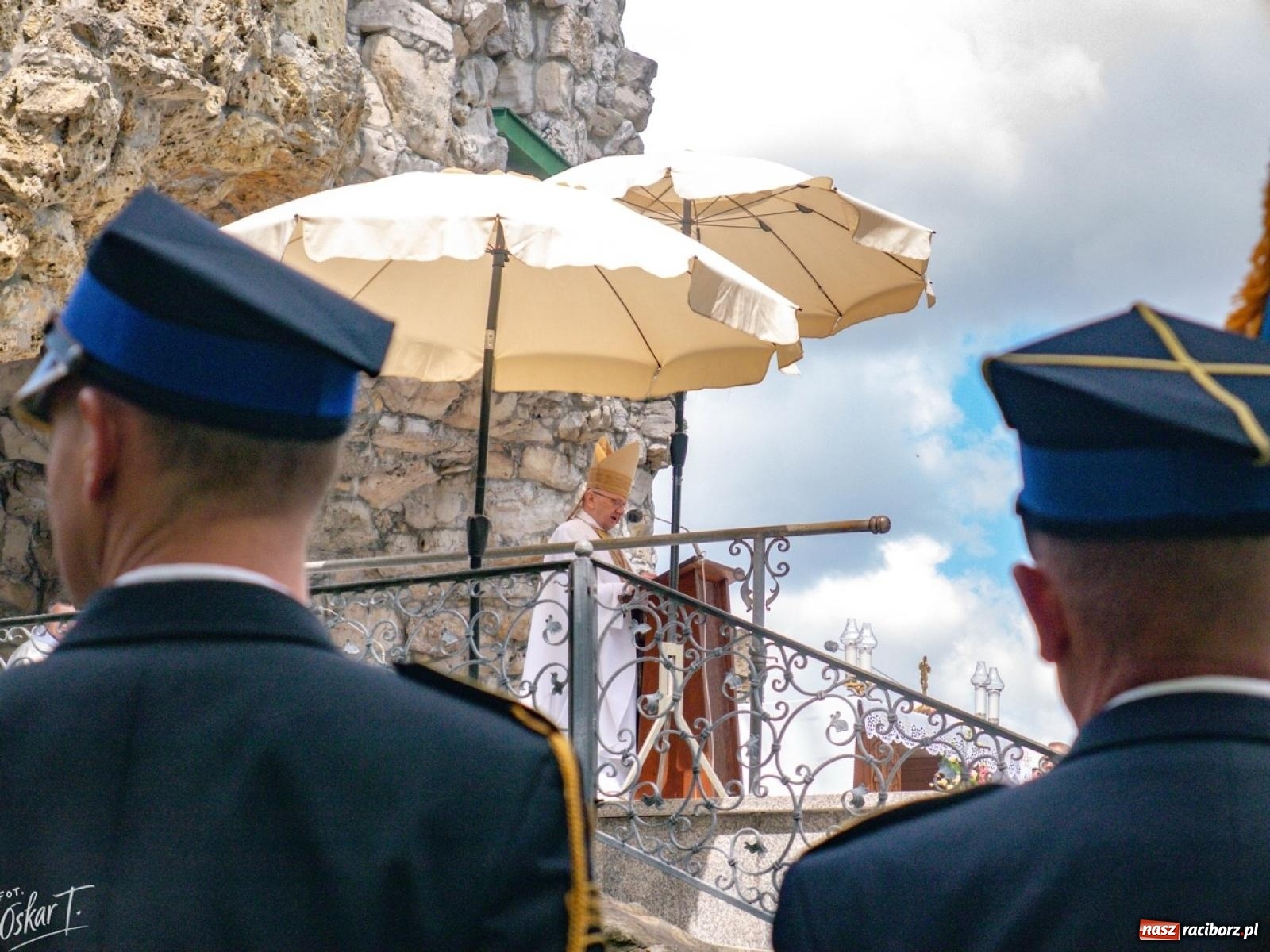 Zdjęcie w galerii na portalu naszraciborz.pl: 27. pielgrzymka strażaków na Górę Świętej Anny z udziałem raciborskich pocztów wiadomości z regionu