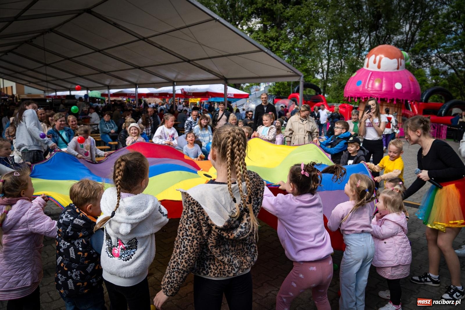 Zdjęcie w galerii na portalu naszraciborz.pl: Drugi dzień Ekowystawy w Pietrowicach Wielkich pełen atrakcji. Na finał zagrał Enej [FOTO i WIDEO] wiadomości z regionu
