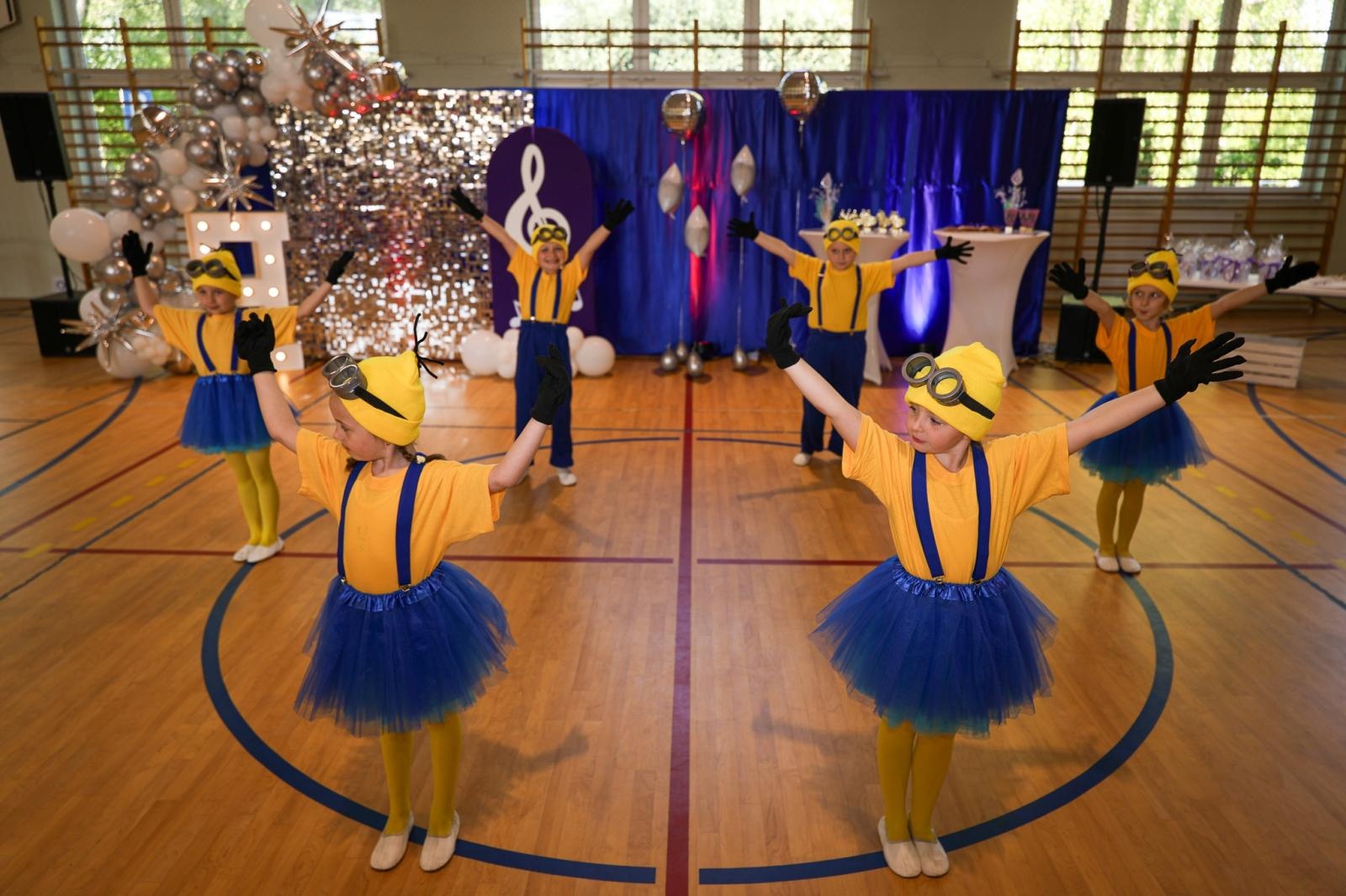 Zdjęcie w galerii na portalu naszraciborz.pl: III Powiatowy Festiwal Taneczny Tańczące Przedszkolaki w Zabełkowie – radość tańca i dziecięcej pasji wiadomości z regionu