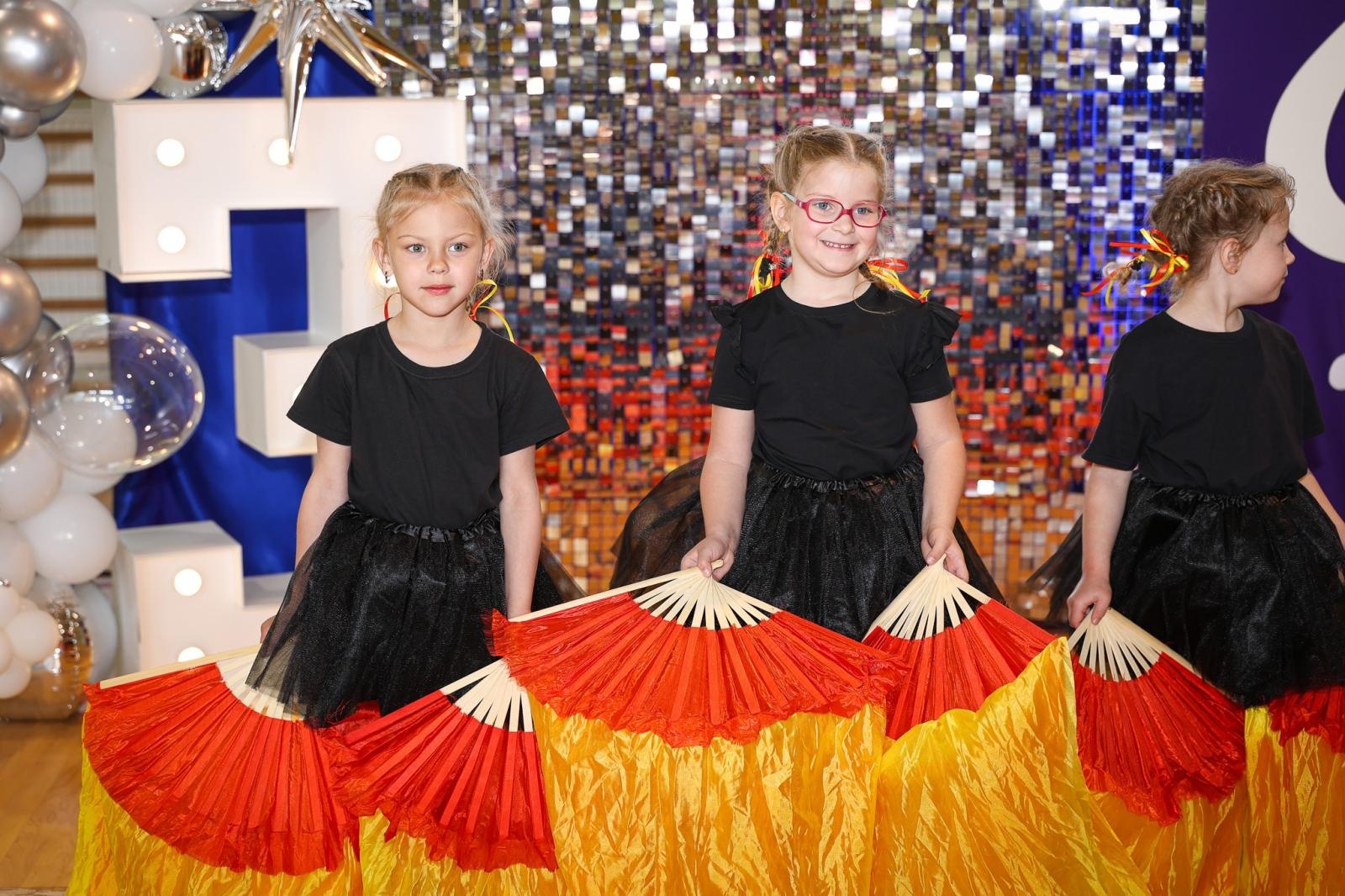 Zdjęcie w galerii na portalu naszraciborz.pl: III Powiatowy Festiwal Taneczny Tańczące Przedszkolaki w Zabełkowie – radość tańca i dziecięcej pasji wiadomości z regionu