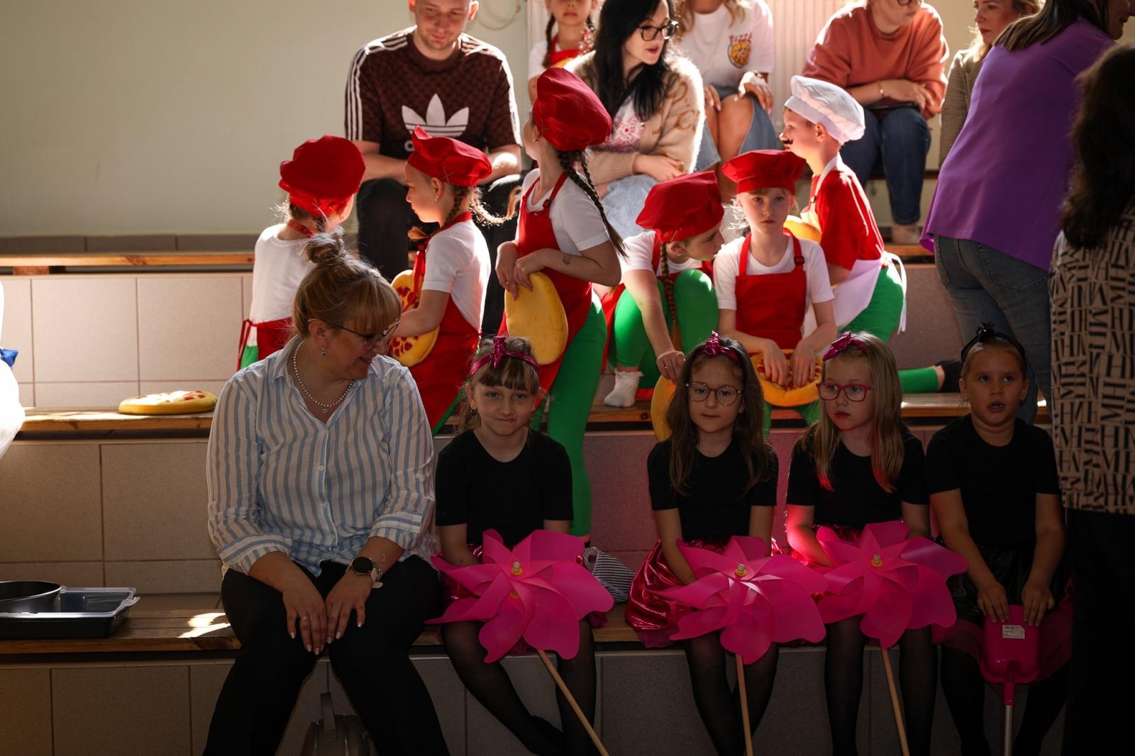 Zdjęcie w galerii na portalu naszraciborz.pl: III Powiatowy Festiwal Taneczny Tańczące Przedszkolaki w Zabełkowie – radość tańca i dziecięcej pasji wiadomości z regionu