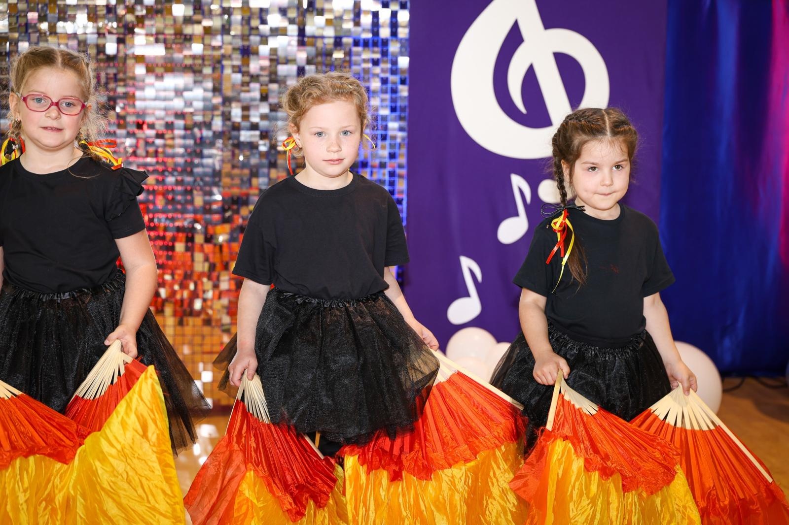 Zdjęcie w galerii na portalu naszraciborz.pl: III Powiatowy Festiwal Taneczny Tańczące Przedszkolaki w Zabełkowie – radość tańca i dziecięcej pasji wiadomości z regionu