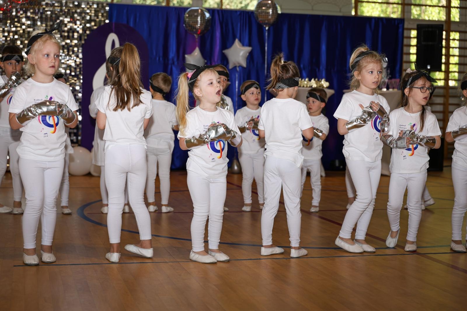 Zdjęcie w galerii na portalu naszraciborz.pl: III Powiatowy Festiwal Taneczny Tańczące Przedszkolaki w Zabełkowie – radość tańca i dziecięcej pasji wiadomości z regionu
