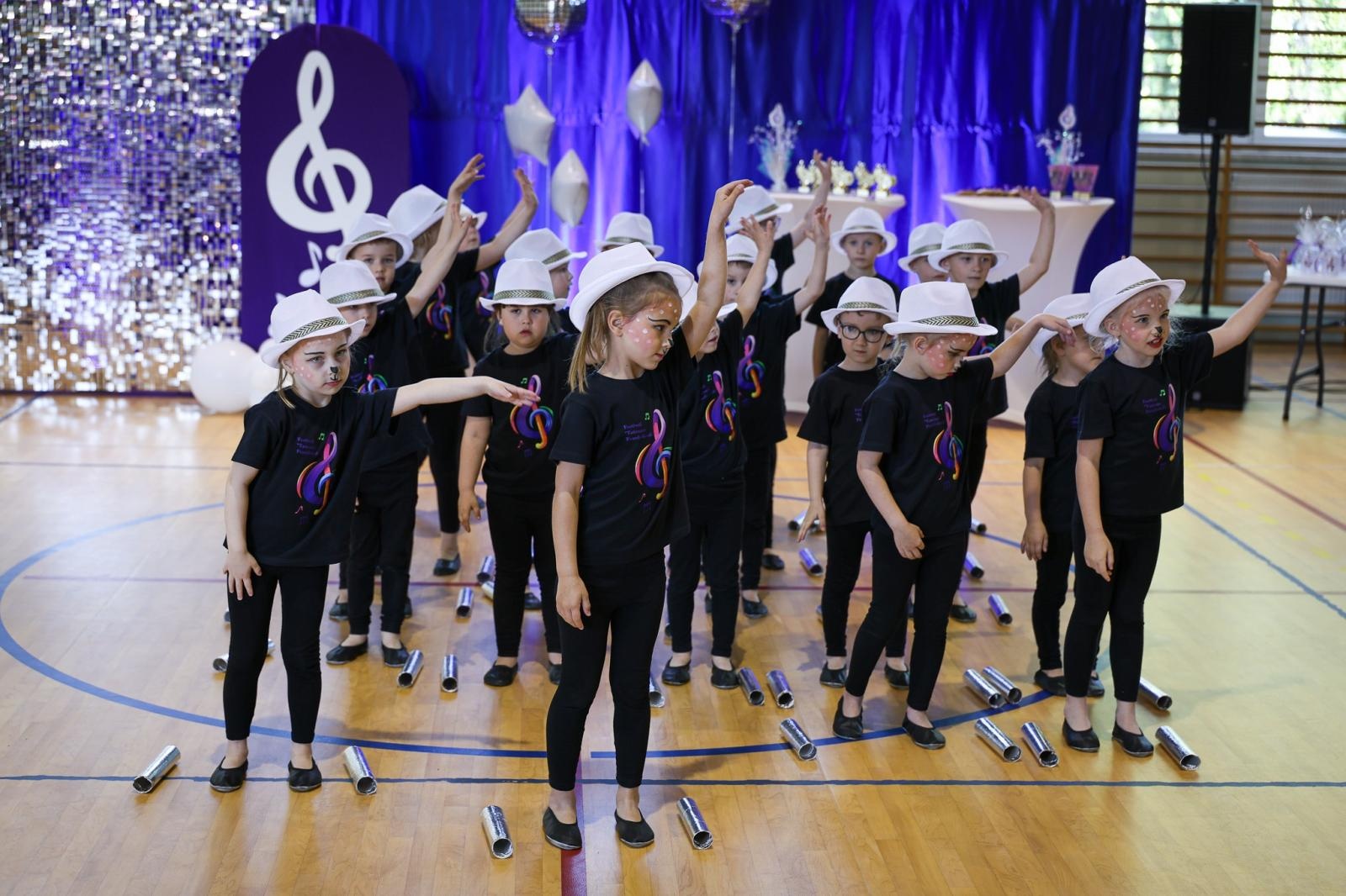 Zdjęcie w galerii na portalu naszraciborz.pl: III Powiatowy Festiwal Taneczny Tańczące Przedszkolaki w Zabełkowie – radość tańca i dziecięcej pasji wiadomości z regionu