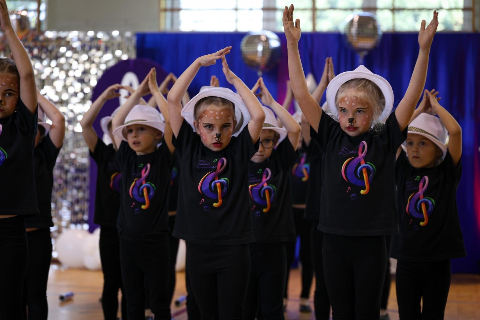 Zdjęcie w galerii na portalu naszraciborz.pl: III Powiatowy Festiwal Taneczny Tańczące Przedszkolaki w Zabełkowie – radość tańca i dziecięcej pasji wiadomości z regionu