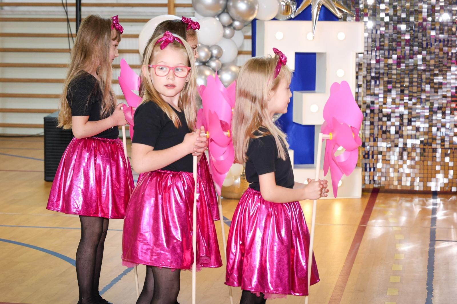 Zdjęcie w galerii na portalu naszraciborz.pl: III Powiatowy Festiwal Taneczny Tańczące Przedszkolaki w Zabełkowie – radość tańca i dziecięcej pasji wiadomości z regionu