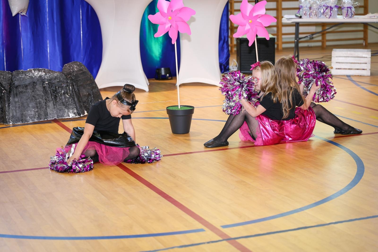 Zdjęcie w galerii na portalu naszraciborz.pl: III Powiatowy Festiwal Taneczny Tańczące Przedszkolaki w Zabełkowie – radość tańca i dziecięcej pasji wiadomości z regionu