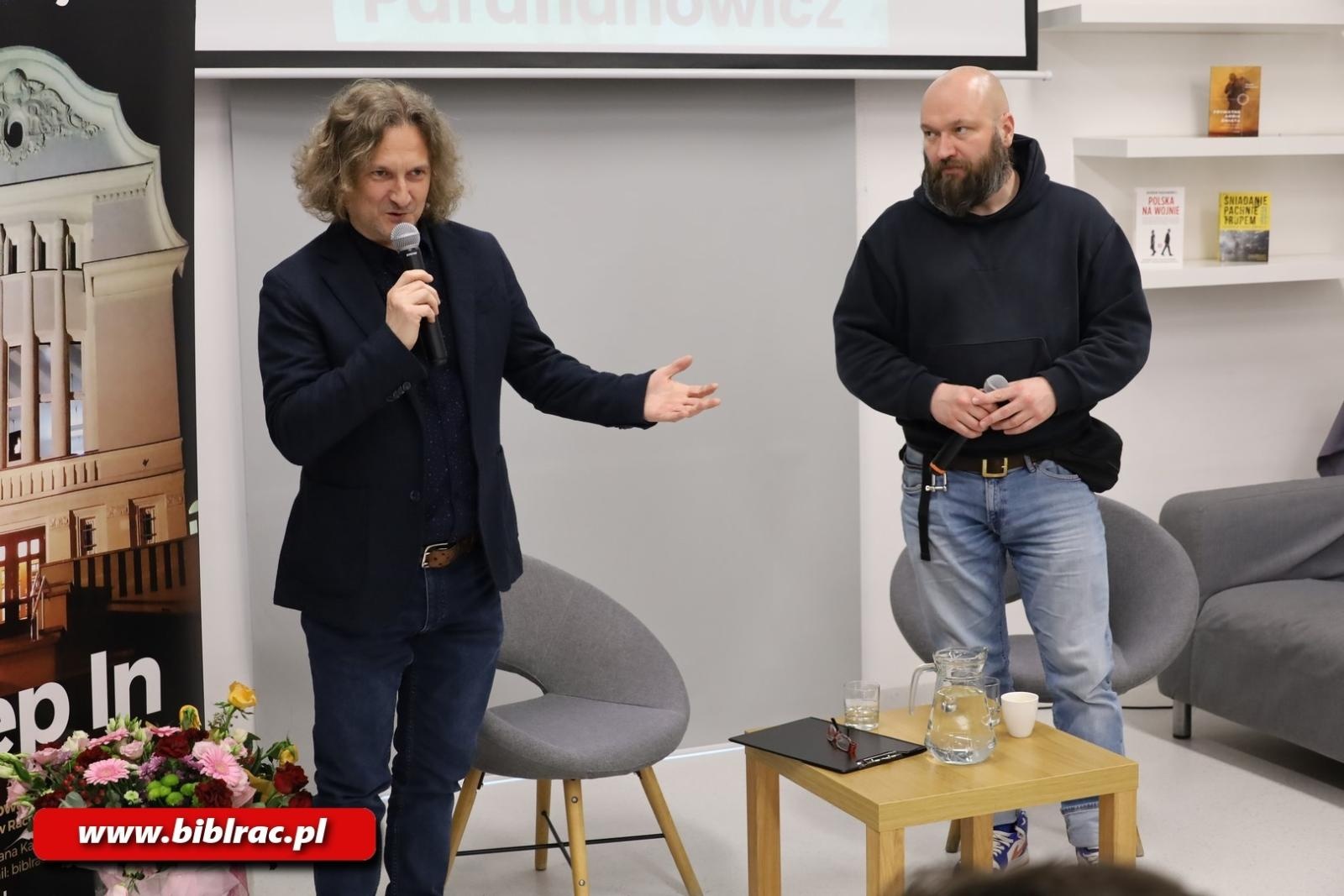 Zdjęcie w galerii na portalu naszraciborz.pl: Wojna za zamkniętymi drzwiami, czyli Zbigniew Parafianowicz w raciborskiej bibliotece wiadomości z regionu