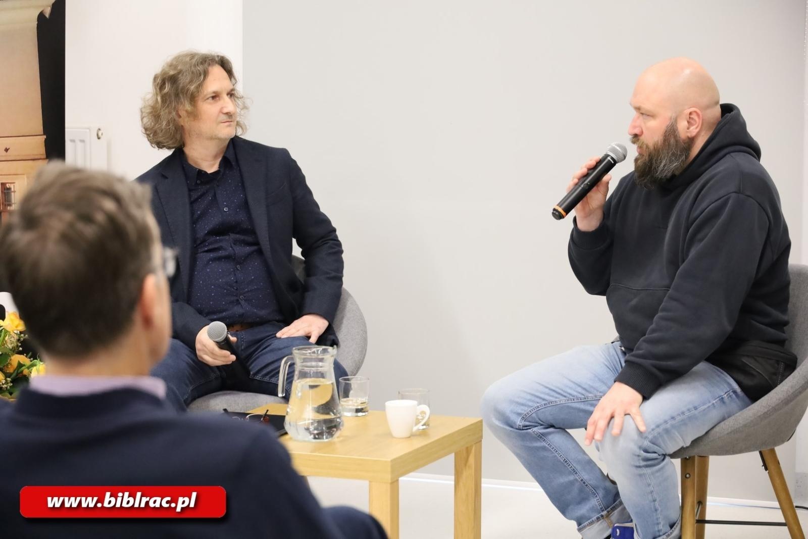 Zdjęcie w galerii na portalu naszraciborz.pl: Wojna za zamkniętymi drzwiami, czyli Zbigniew Parafianowicz w raciborskiej bibliotece wiadomości z regionu