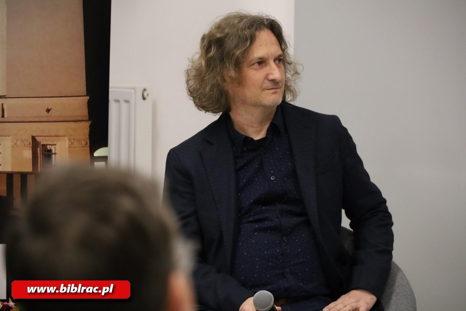 Zdjęcie w galerii na portalu naszraciborz.pl: Wojna za zamkniętymi drzwiami, czyli Zbigniew Parafianowicz w raciborskiej bibliotece wiadomości z regionu