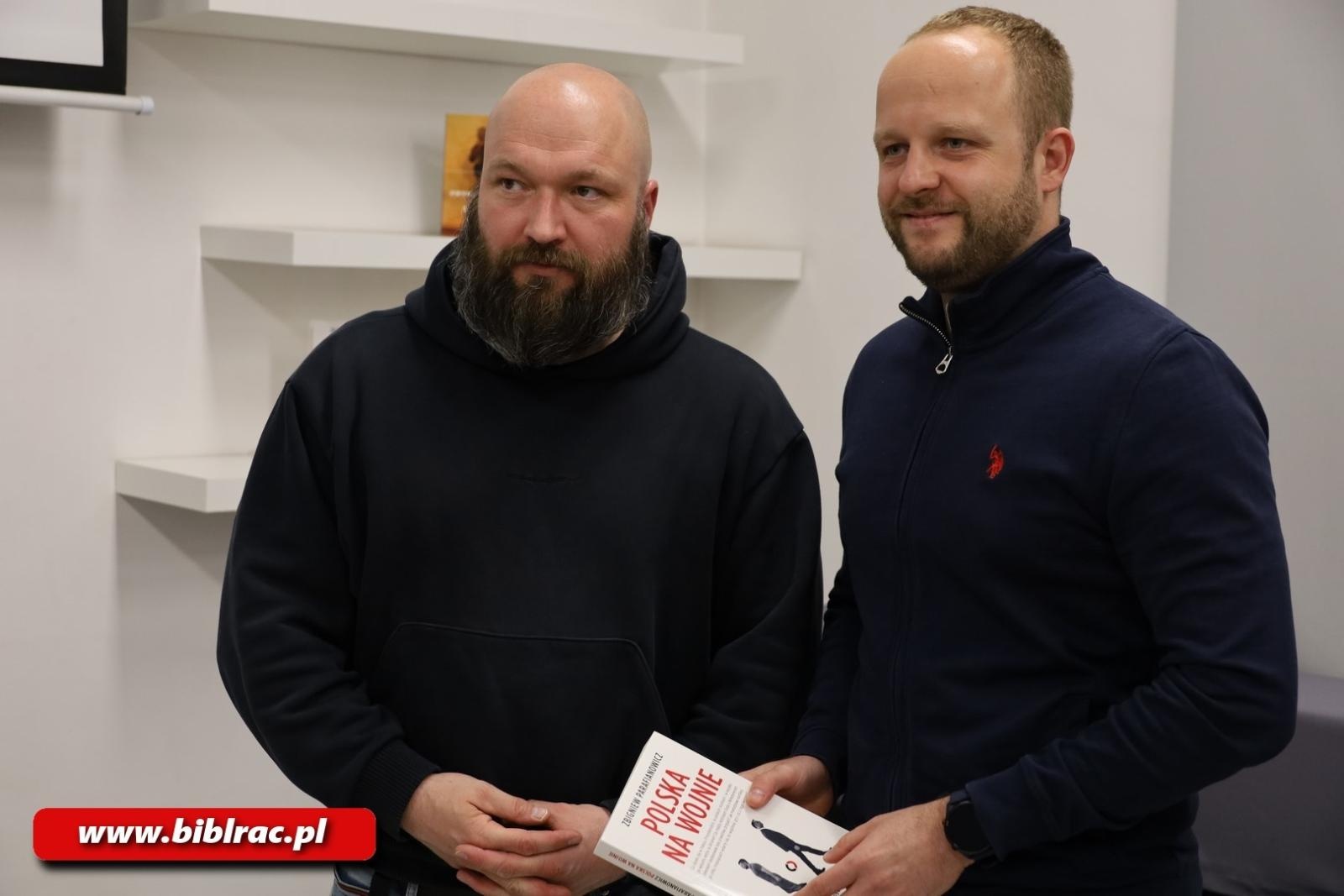 Zdjęcie w galerii na portalu naszraciborz.pl: Wojna za zamkniętymi drzwiami, czyli Zbigniew Parafianowicz w raciborskiej bibliotece wiadomości z regionu