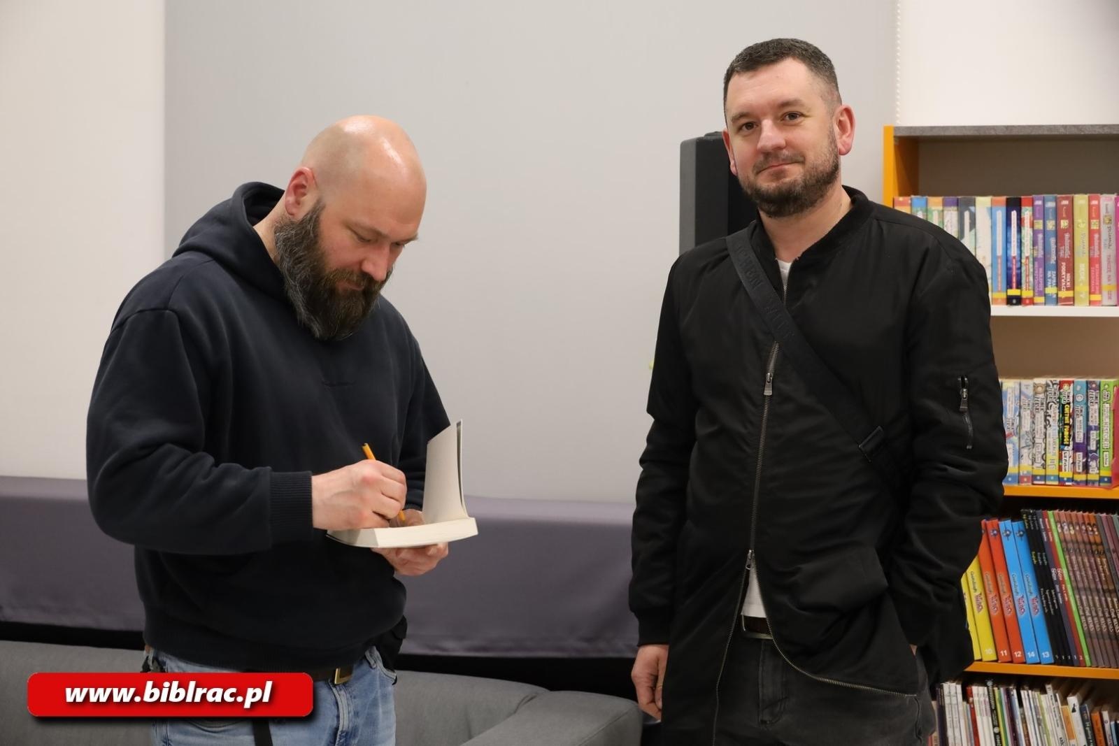 Zdjęcie w galerii na portalu naszraciborz.pl: Wojna za zamkniętymi drzwiami, czyli Zbigniew Parafianowicz w raciborskiej bibliotece wiadomości z regionu