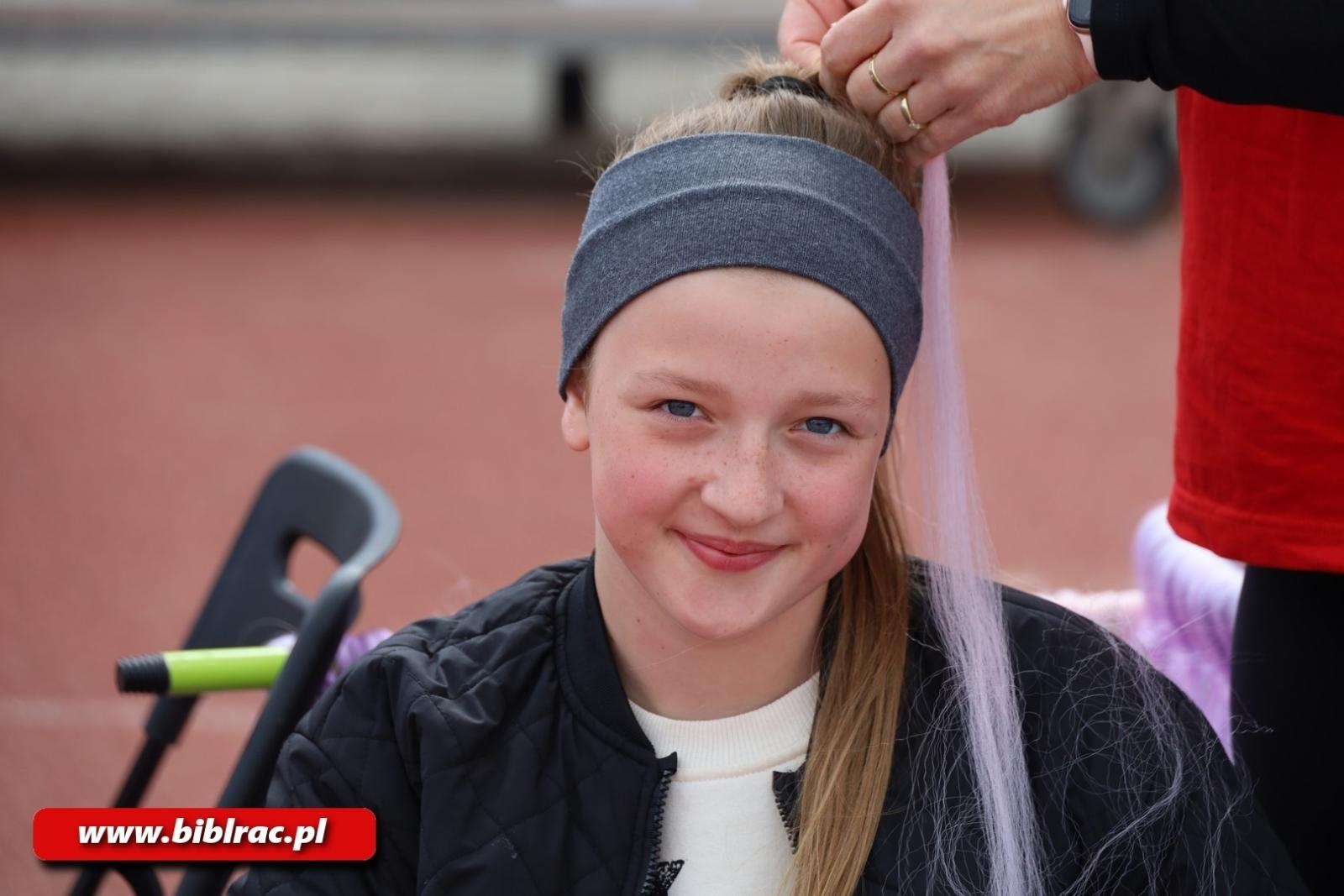 Zdjęcie w galerii na portalu naszraciborz.pl: III Bieg z Książką - czytelnicy biblioteki pobiegli dla Liwii wiadomości z regionu