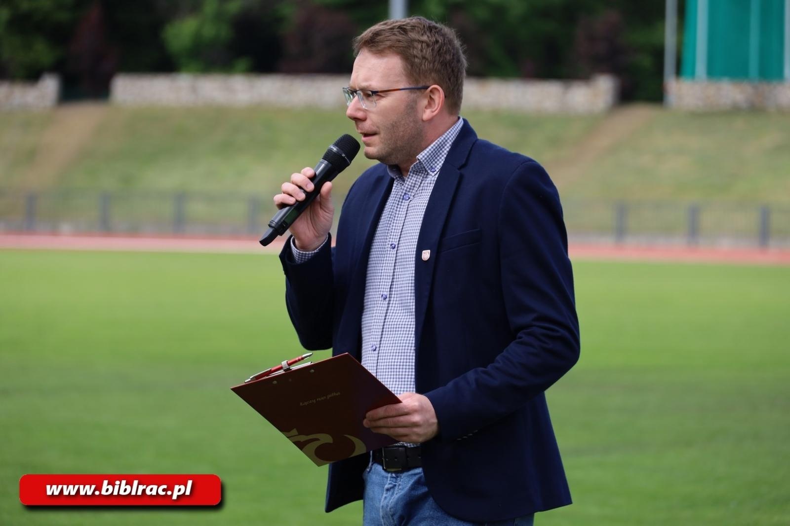 Zdjęcie w galerii na portalu naszraciborz.pl: III Bieg z Książką - czytelnicy biblioteki pobiegli dla Liwii wiadomości z regionu