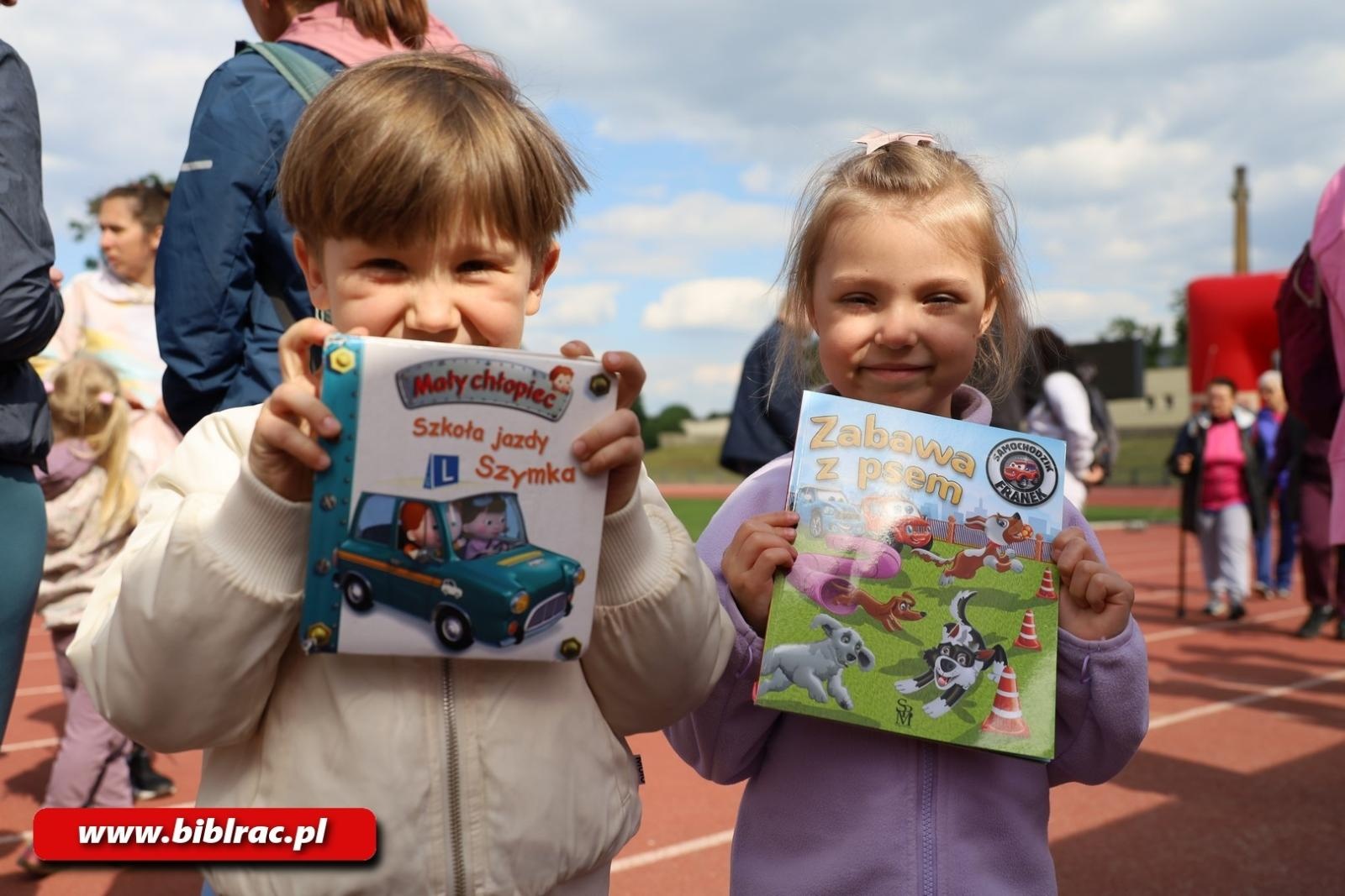 Zdjęcie w galerii na portalu naszraciborz.pl: III Bieg z Książką - czytelnicy biblioteki pobiegli dla Liwii wiadomości z regionu