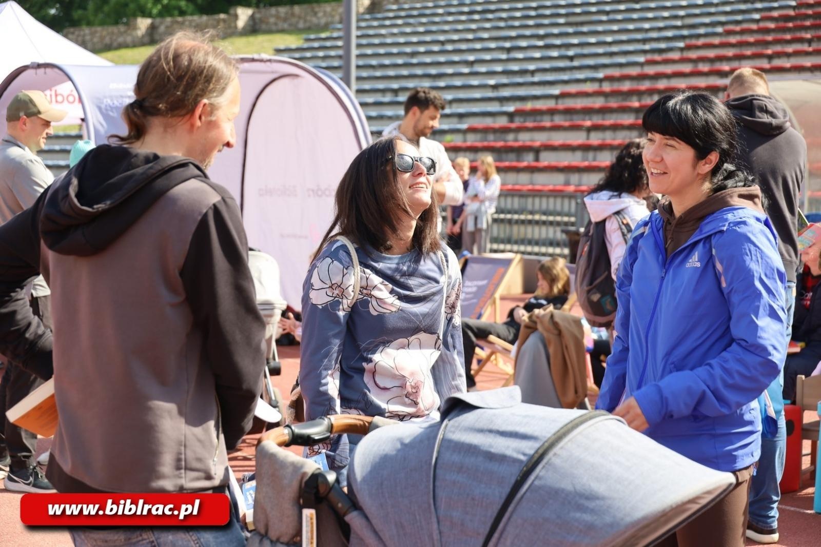 Zdjęcie w galerii na portalu naszraciborz.pl: III Bieg z Książką - czytelnicy biblioteki pobiegli dla Liwii wiadomości z regionu