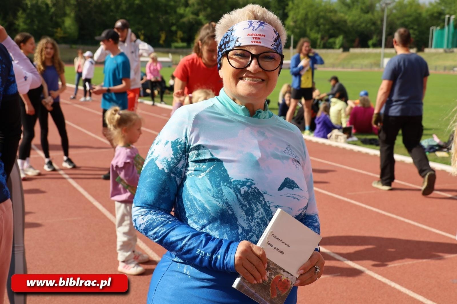Zdjęcie w galerii na portalu naszraciborz.pl: III Bieg z Książką - czytelnicy biblioteki pobiegli dla Liwii wiadomości z regionu