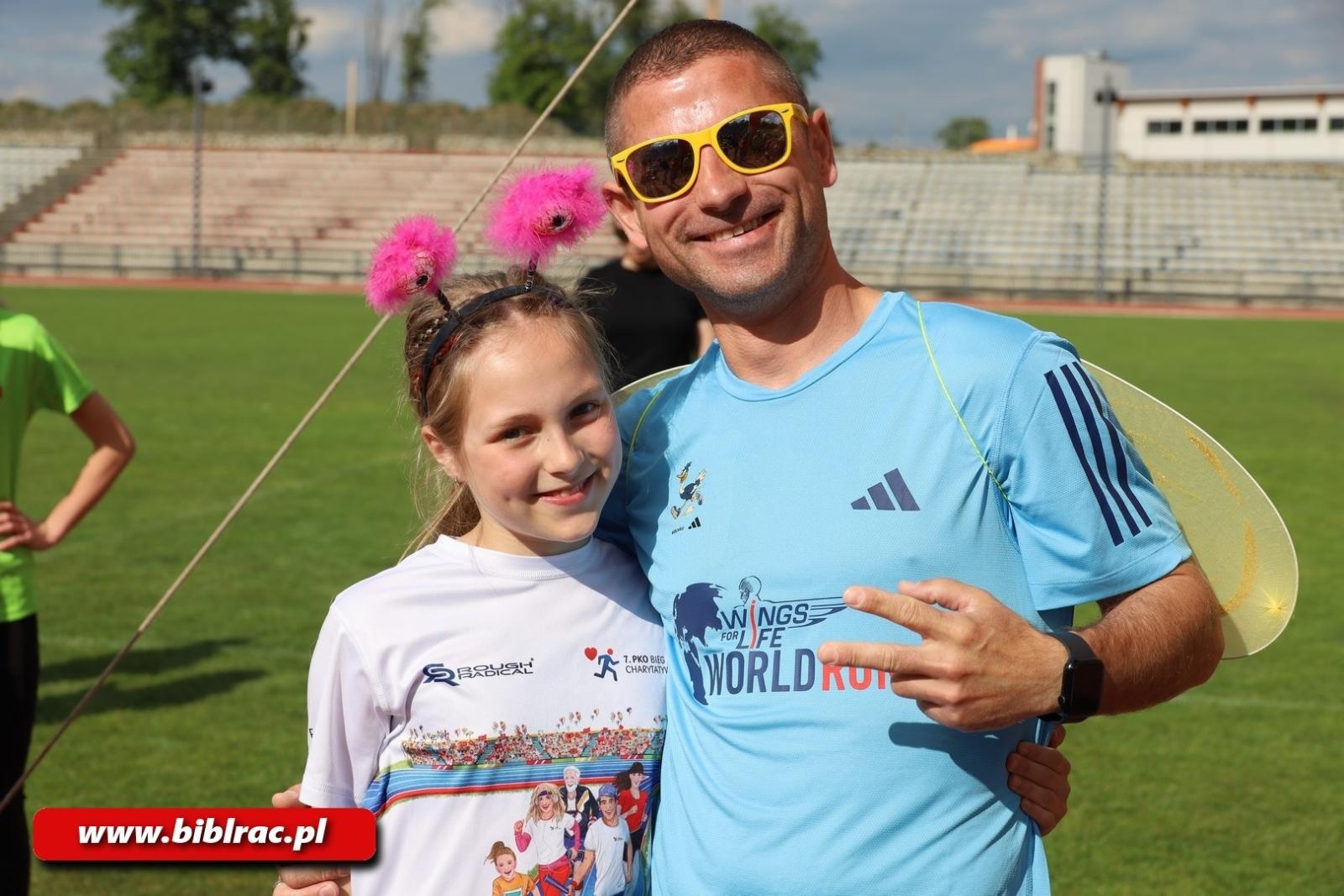 Zdjęcie w galerii na portalu naszraciborz.pl: III Bieg z Książką - czytelnicy biblioteki pobiegli dla Liwii wiadomości z regionu