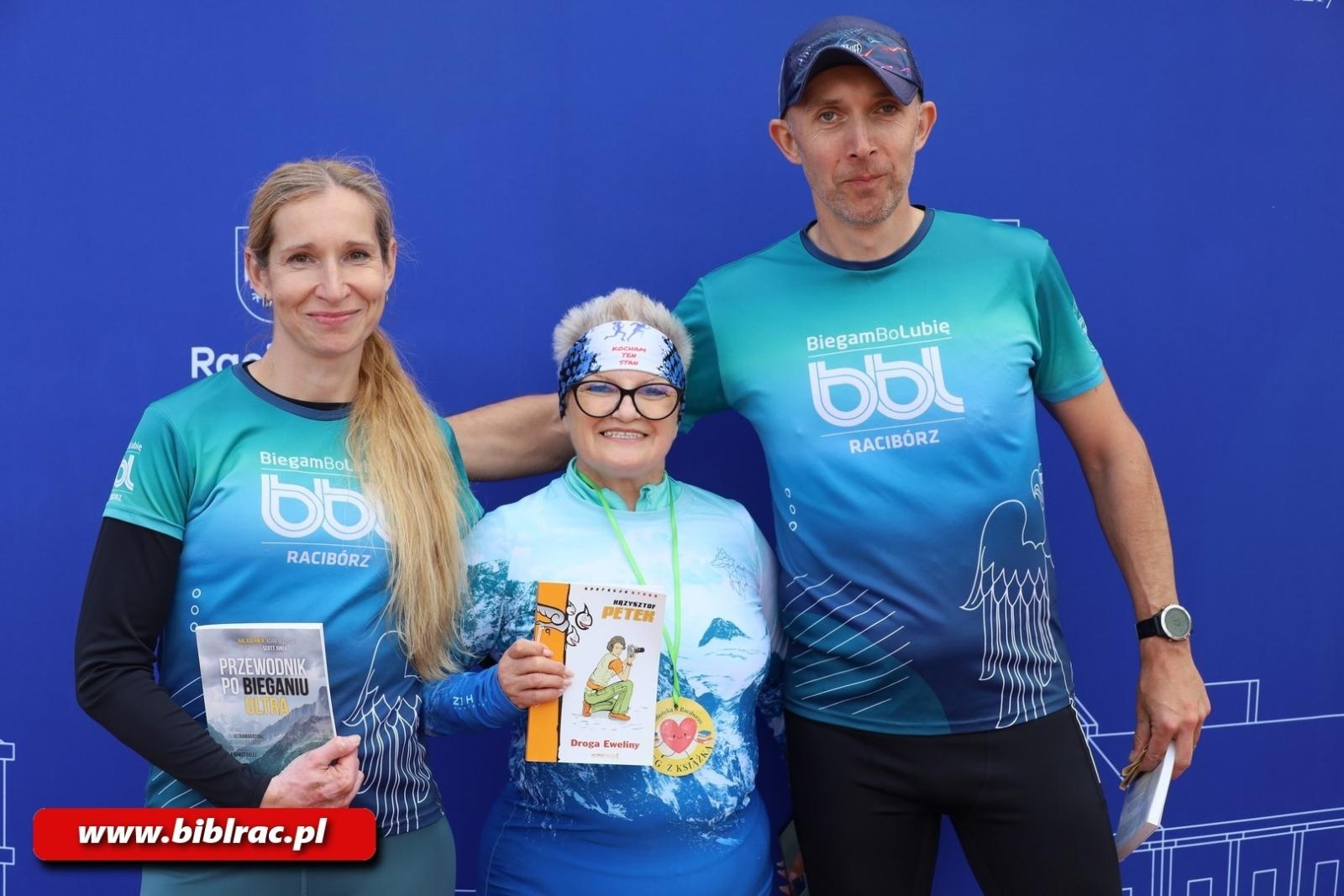 Zdjęcie w galerii na portalu naszraciborz.pl: III Bieg z Książką - czytelnicy biblioteki pobiegli dla Liwii wiadomości z regionu