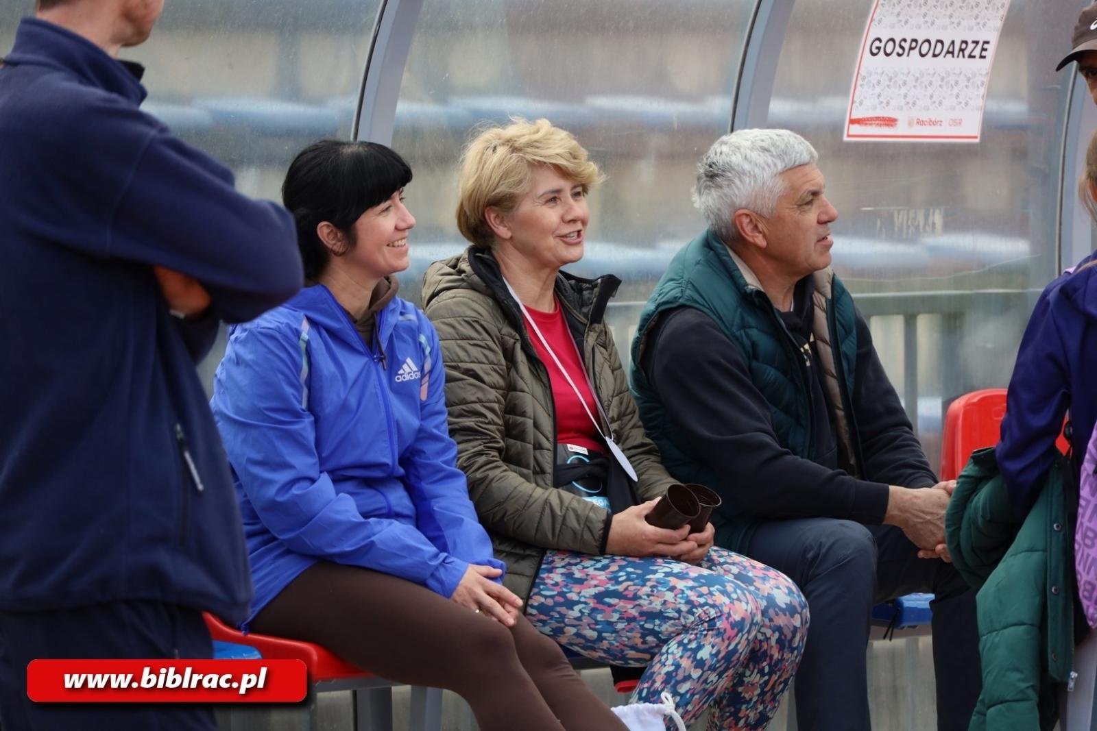 Zdjęcie w galerii na portalu naszraciborz.pl: III Bieg z Książką - czytelnicy biblioteki pobiegli dla Liwii wiadomości z regionu