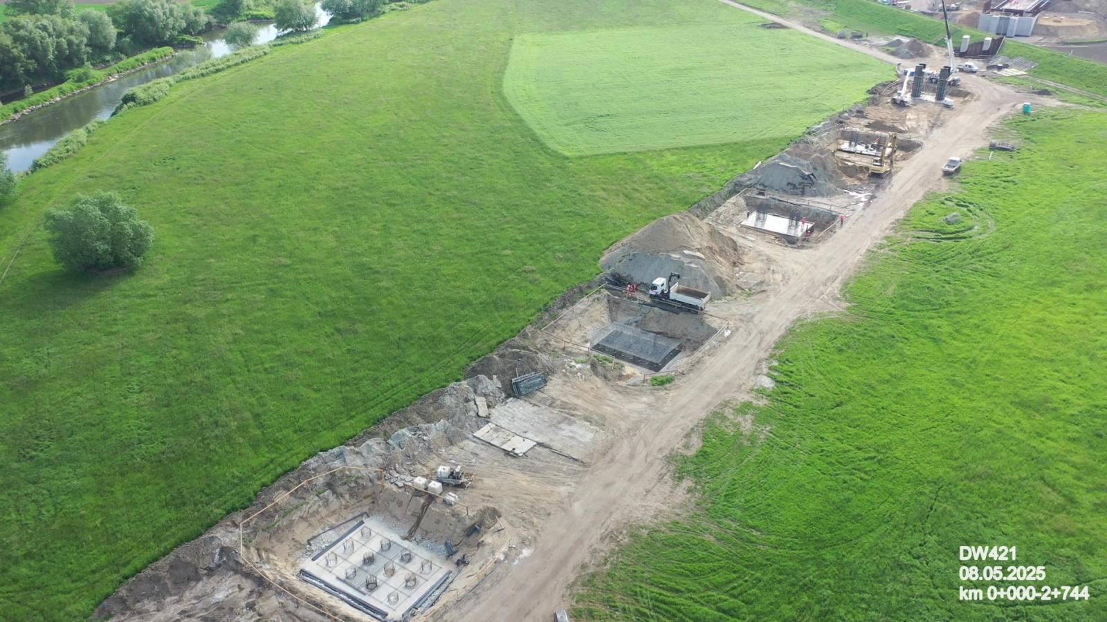 Zdjęcie w galerii na portalu naszraciborz.pl: Nowy most na Odrze pod Raciborzem: inwestycja na półmetku. Przeprawa gotowa w 2027 roku wiadomości z regionu