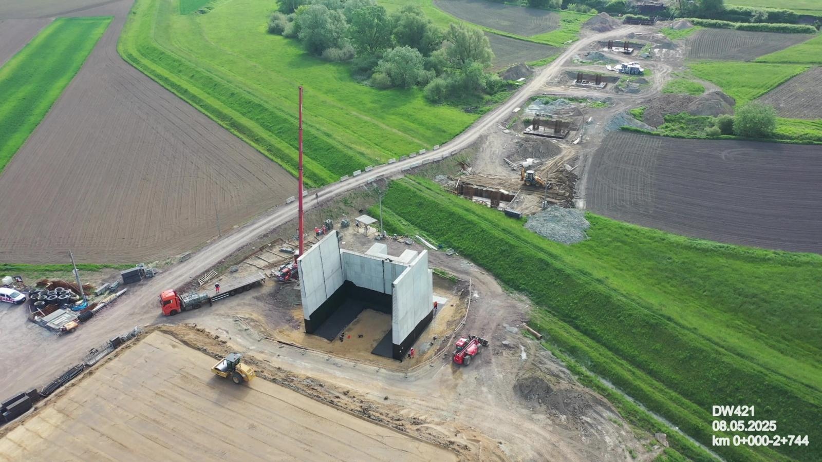 Zdjęcie w galerii na portalu naszraciborz.pl: Nowy most na Odrze pod Raciborzem: inwestycja na półmetku. Przeprawa gotowa w 2027 roku wiadomości z regionu