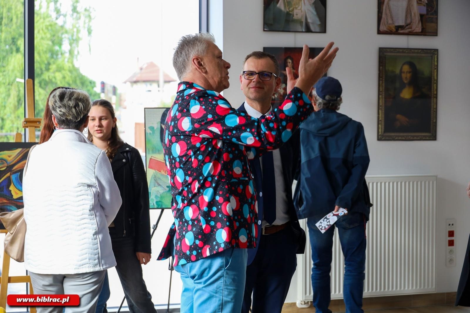 Zdjęcie w galerii na portalu naszraciborz.pl: Sztuka z puzzli – niezwykła wystawa Jana Świerczka na Stacji Młodych wiadomości z regionu