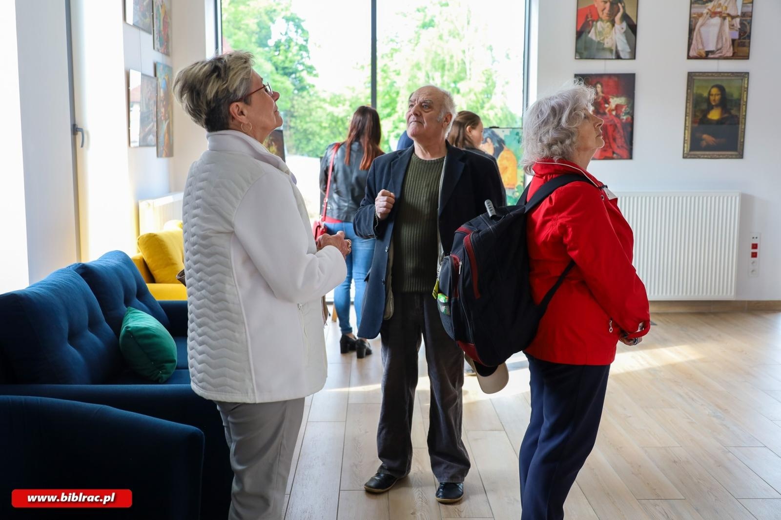 Zdjęcie w galerii na portalu naszraciborz.pl: Sztuka z puzzli – niezwykła wystawa Jana Świerczka na Stacji Młodych wiadomości z regionu