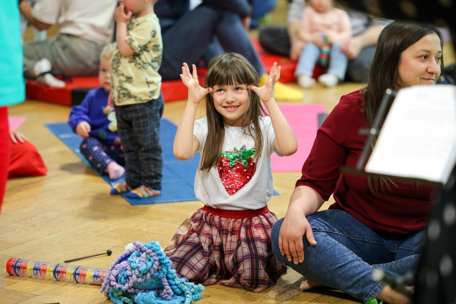 Zdjęcie w galerii na portalu naszraciborz.pl: Niech muzyka stanie się pierwszym językiem Twojego dziecka! MALUCHY W KRAINIE DŹWIĘKU zapraszają na koncert! wiadomości z regionu
