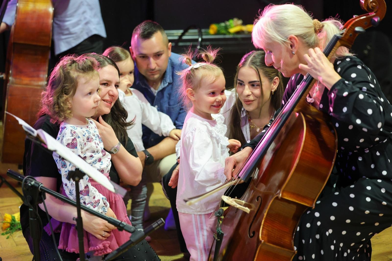 Zdjęcie w galerii na portalu naszraciborz.pl: Niech muzyka stanie się pierwszym językiem Twojego dziecka! MALUCHY W KRAINIE DŹWIĘKU zapraszają na koncert! wiadomości z regionu