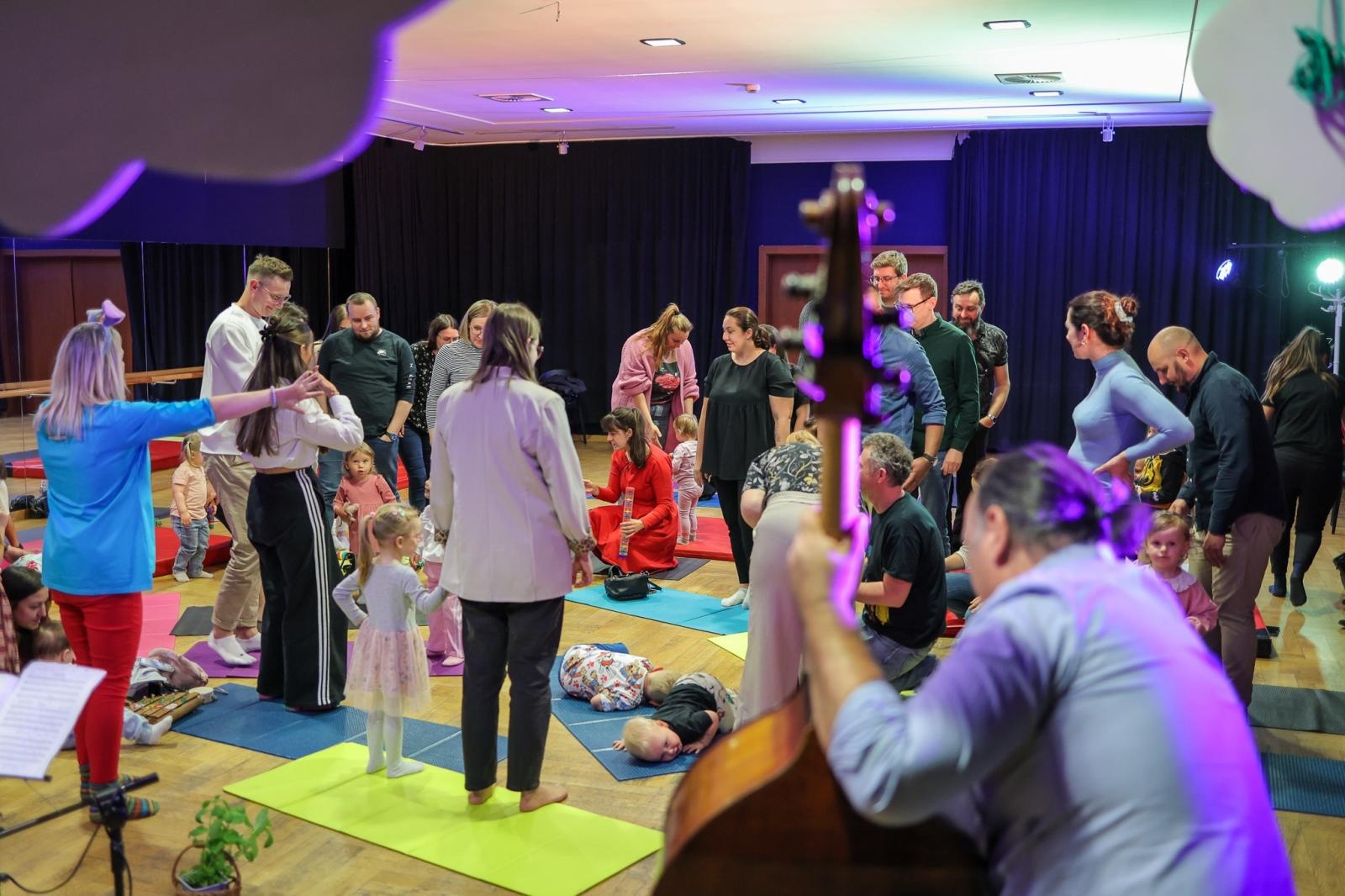 Zdjęcie w galerii na portalu naszraciborz.pl: Niech muzyka stanie się pierwszym językiem Twojego dziecka! MALUCHY W KRAINIE DŹWIĘKU zapraszają na koncert! wiadomości z regionu