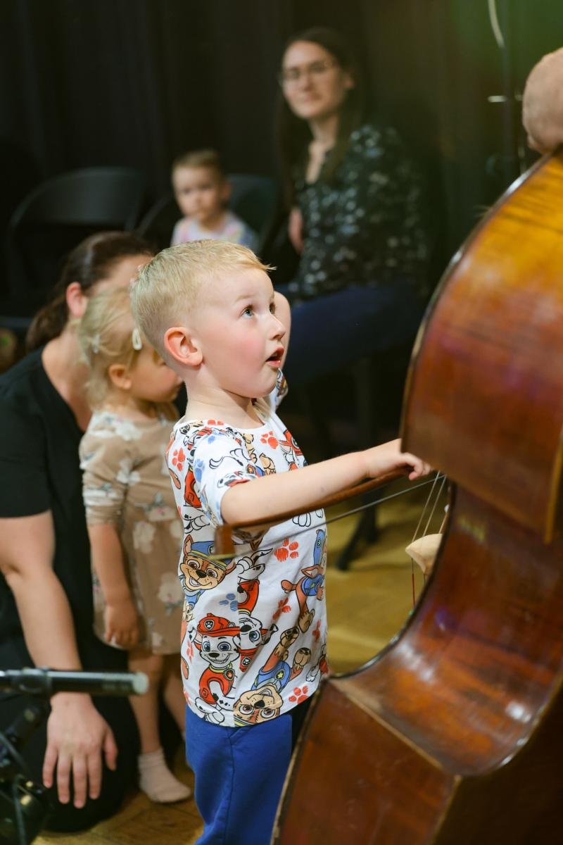 Zdjęcie w galerii na portalu naszraciborz.pl: Niech muzyka stanie się pierwszym językiem Twojego dziecka! MALUCHY W KRAINIE DŹWIĘKU zapraszają na koncert! wiadomości z regionu