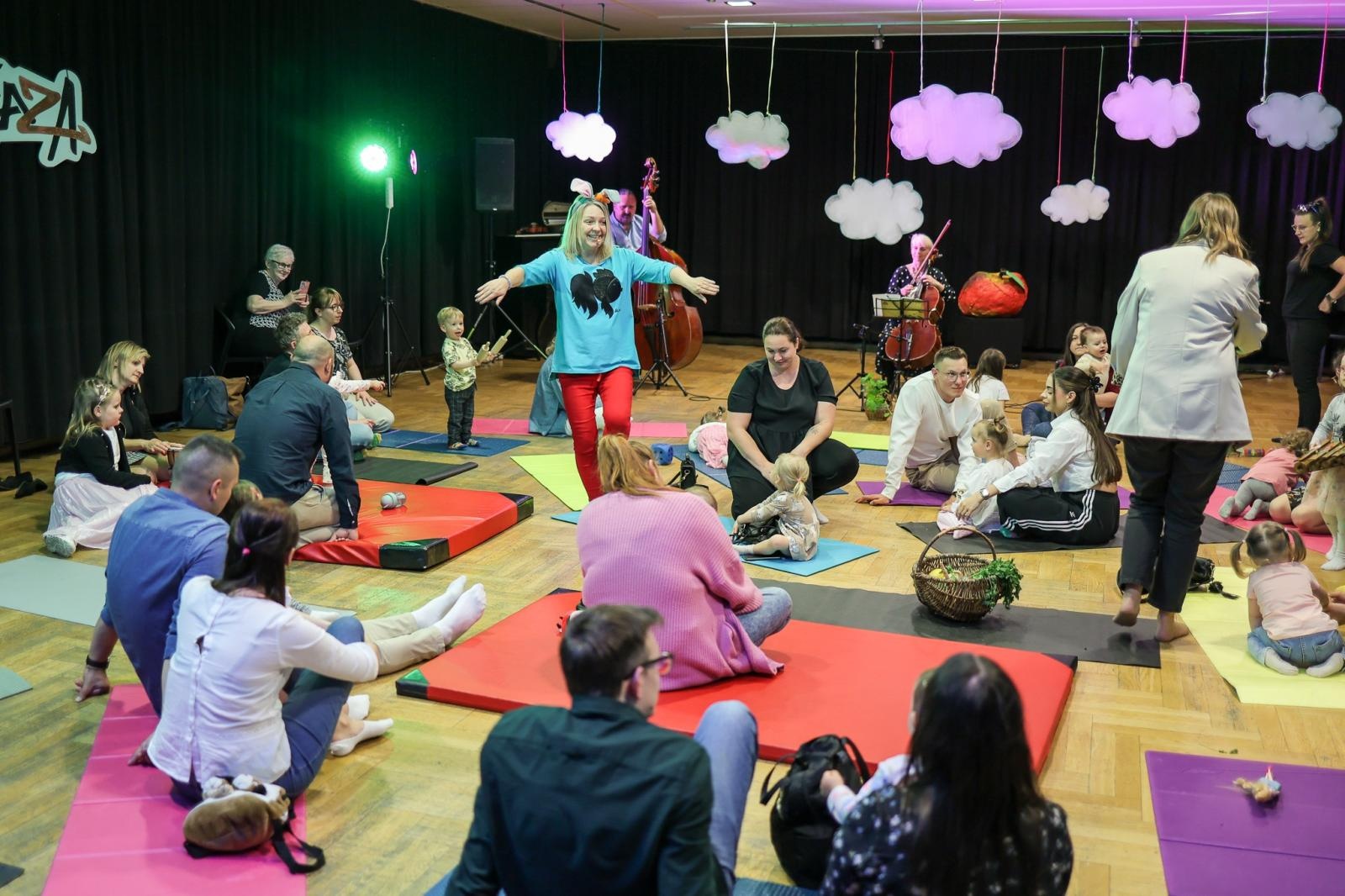 Zdjęcie w galerii na portalu naszraciborz.pl: Niech muzyka stanie się pierwszym językiem Twojego dziecka! MALUCHY W KRAINIE DŹWIĘKU zapraszają na koncert! wiadomości z regionu