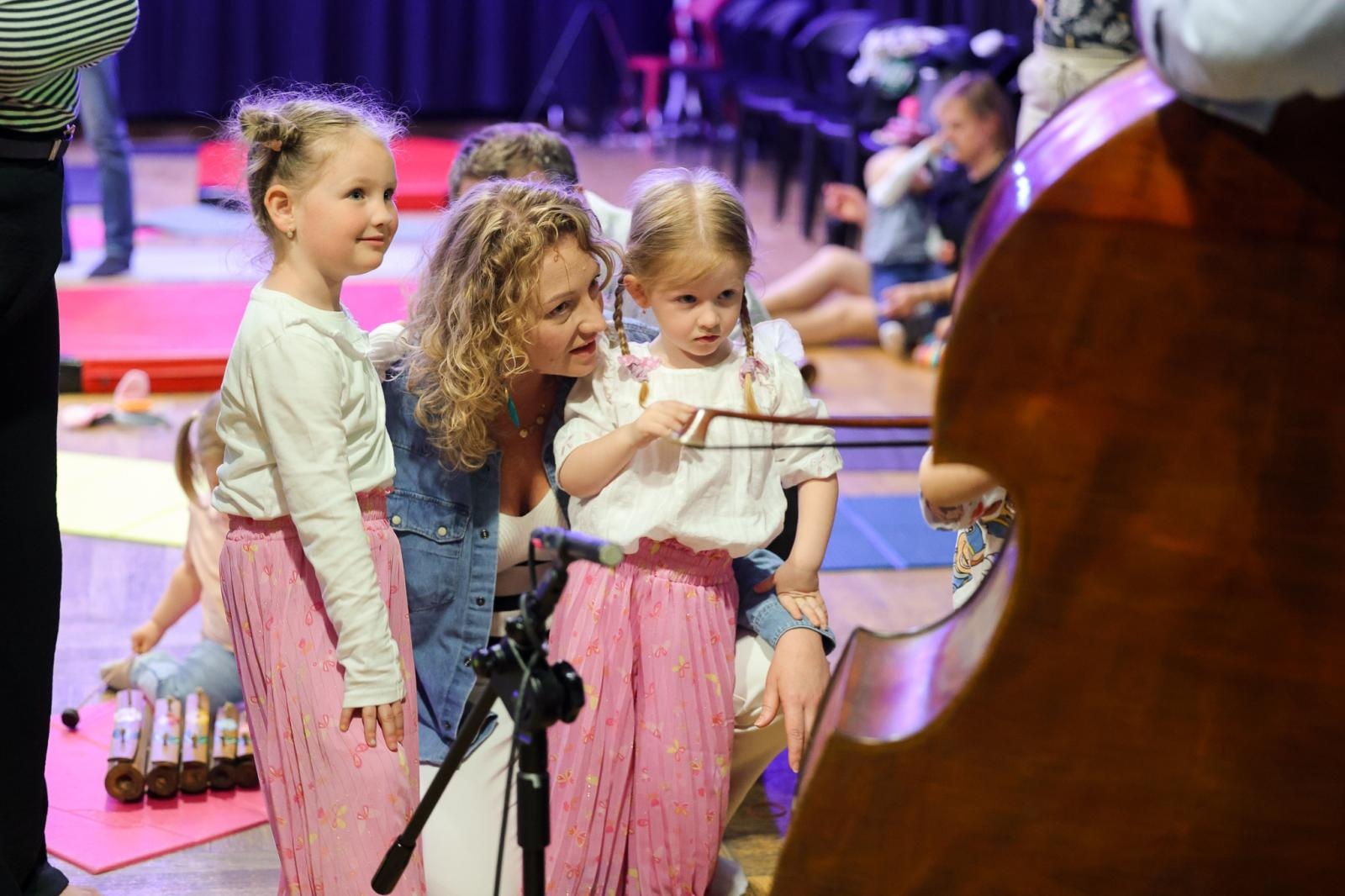 Zdjęcie w galerii na portalu naszraciborz.pl: Niech muzyka stanie się pierwszym językiem Twojego dziecka! MALUCHY W KRAINIE DŹWIĘKU zapraszają na koncert! wiadomości z regionu