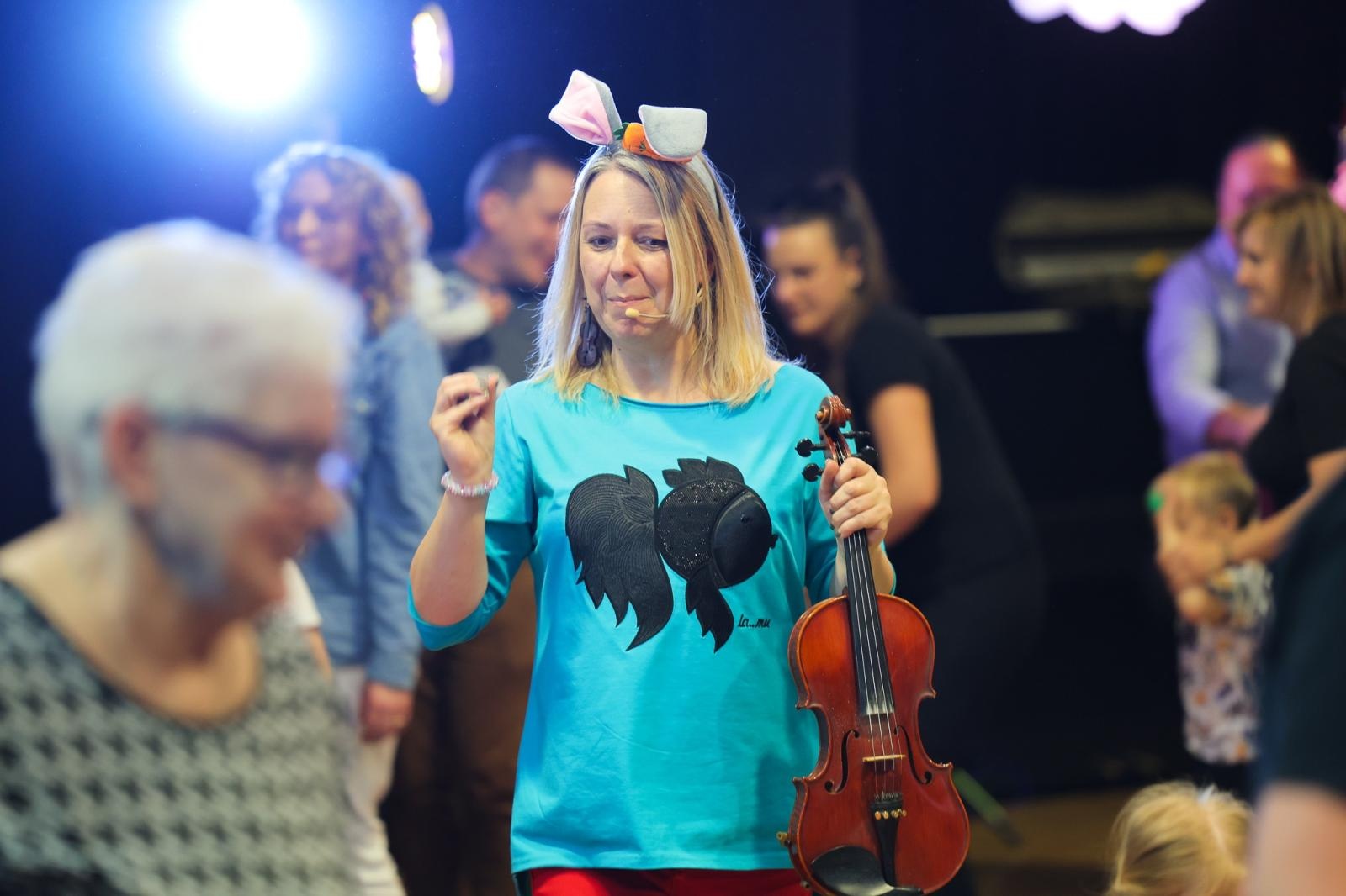 Zdjęcie w galerii na portalu naszraciborz.pl: Niech muzyka stanie się pierwszym językiem Twojego dziecka! MALUCHY W KRAINIE DŹWIĘKU zapraszają na koncert! wiadomości z regionu