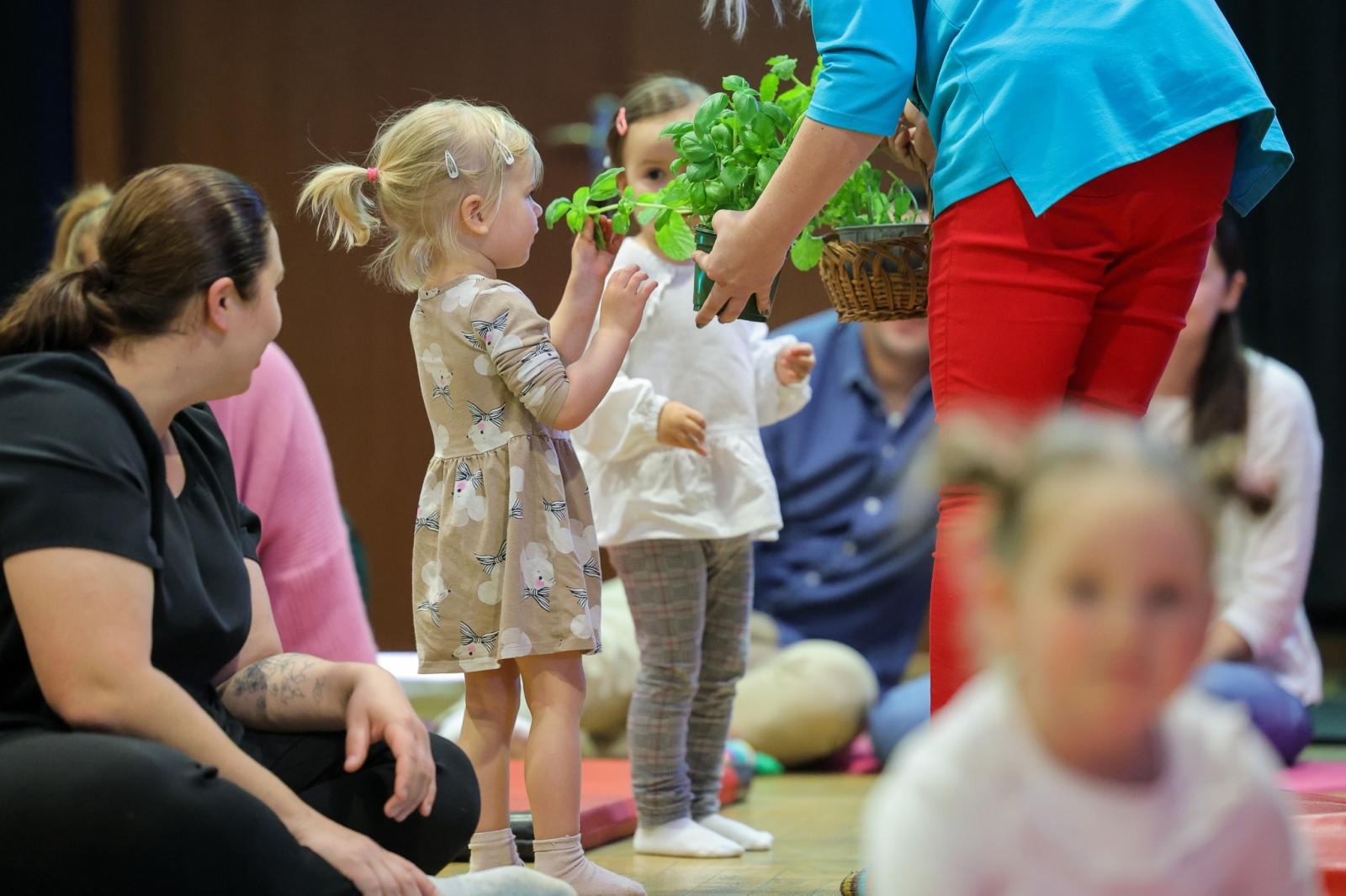 Zdjęcie w galerii na portalu naszraciborz.pl: Niech muzyka stanie się pierwszym językiem Twojego dziecka! MALUCHY W KRAINIE DŹWIĘKU zapraszają na koncert! wiadomości z regionu