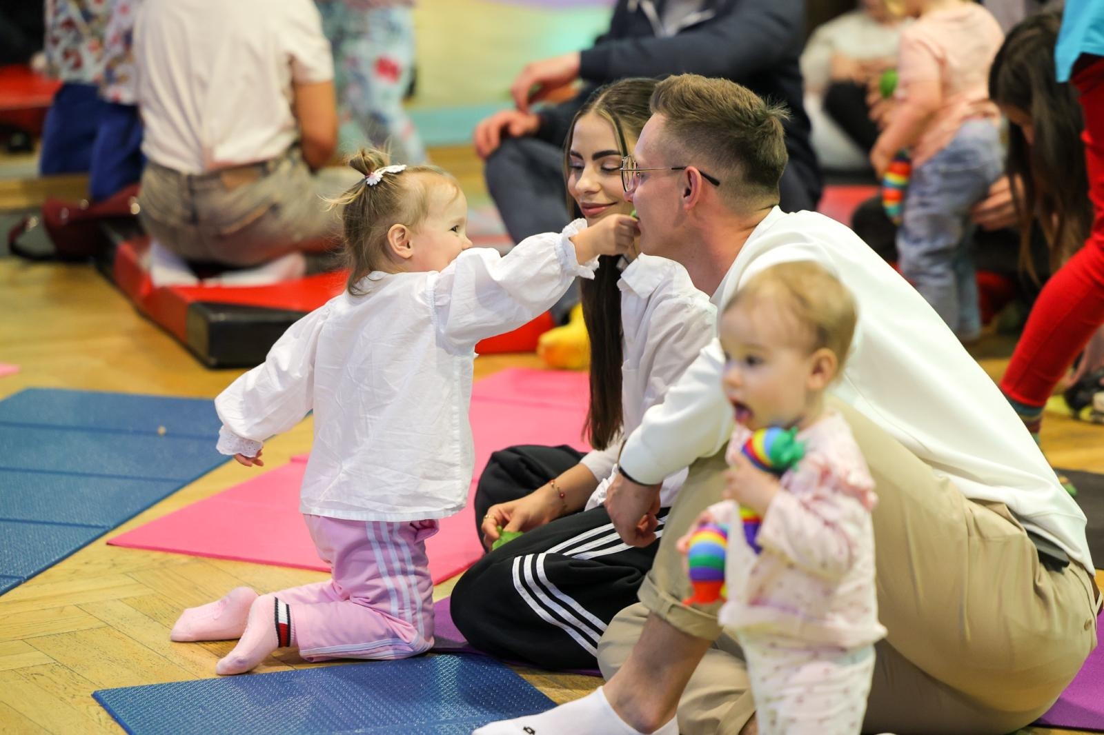 Zdjęcie w galerii na portalu naszraciborz.pl: Niech muzyka stanie się pierwszym językiem Twojego dziecka! MALUCHY W KRAINIE DŹWIĘKU zapraszają na koncert! wiadomości z regionu