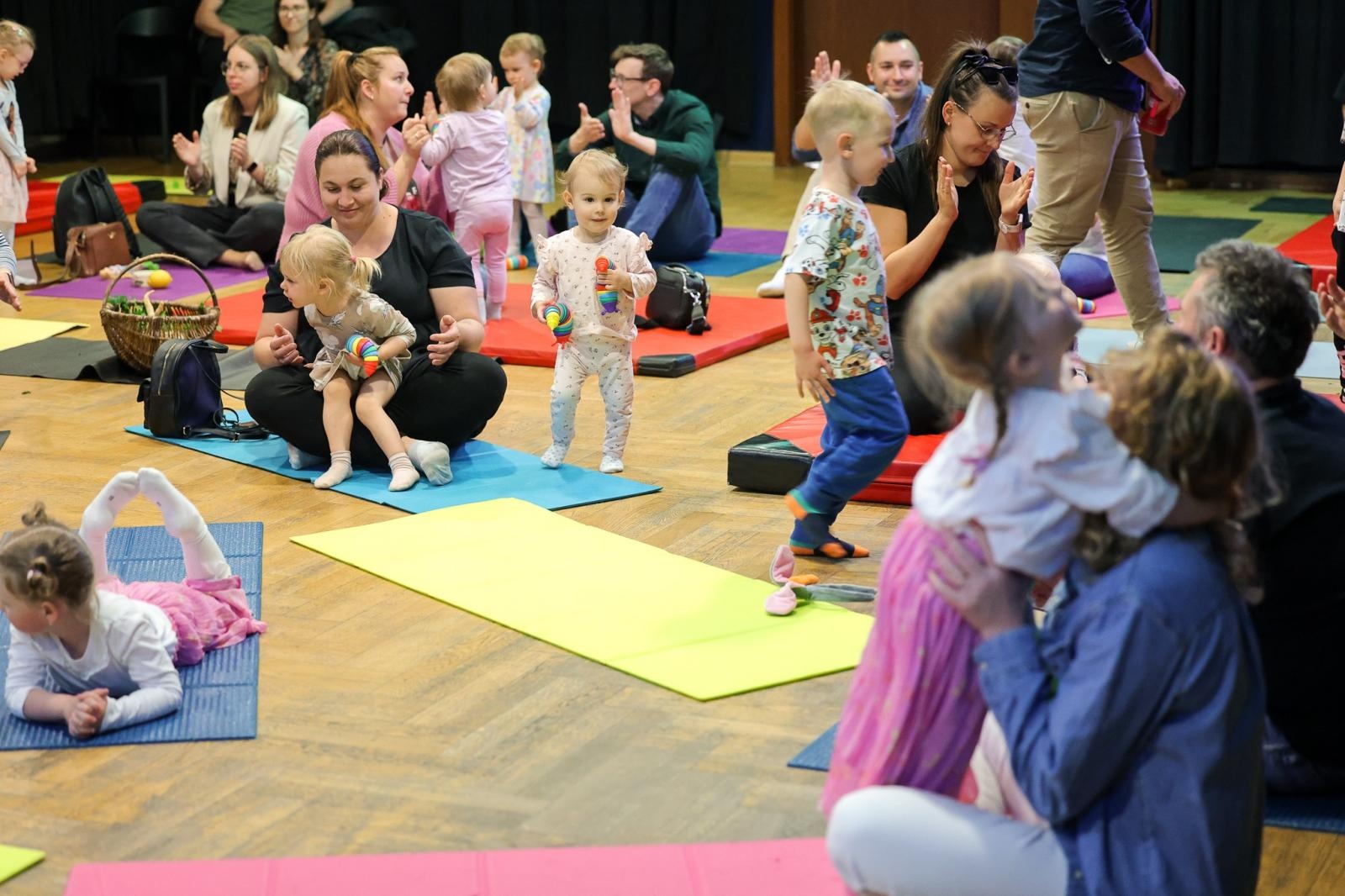 Zdjęcie w galerii na portalu naszraciborz.pl: Niech muzyka stanie się pierwszym językiem Twojego dziecka! MALUCHY W KRAINIE DŹWIĘKU zapraszają na koncert! wiadomości z regionu