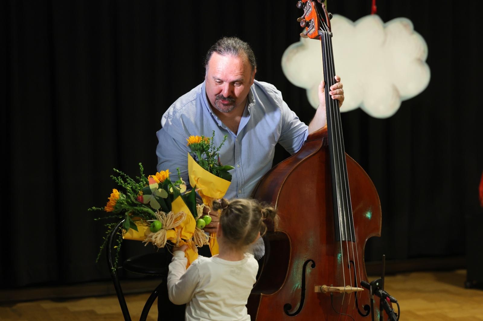 Zdjęcie w galerii na portalu naszraciborz.pl: Niech muzyka stanie się pierwszym językiem Twojego dziecka! MALUCHY W KRAINIE DŹWIĘKU zapraszają na koncert! wiadomości z regionu