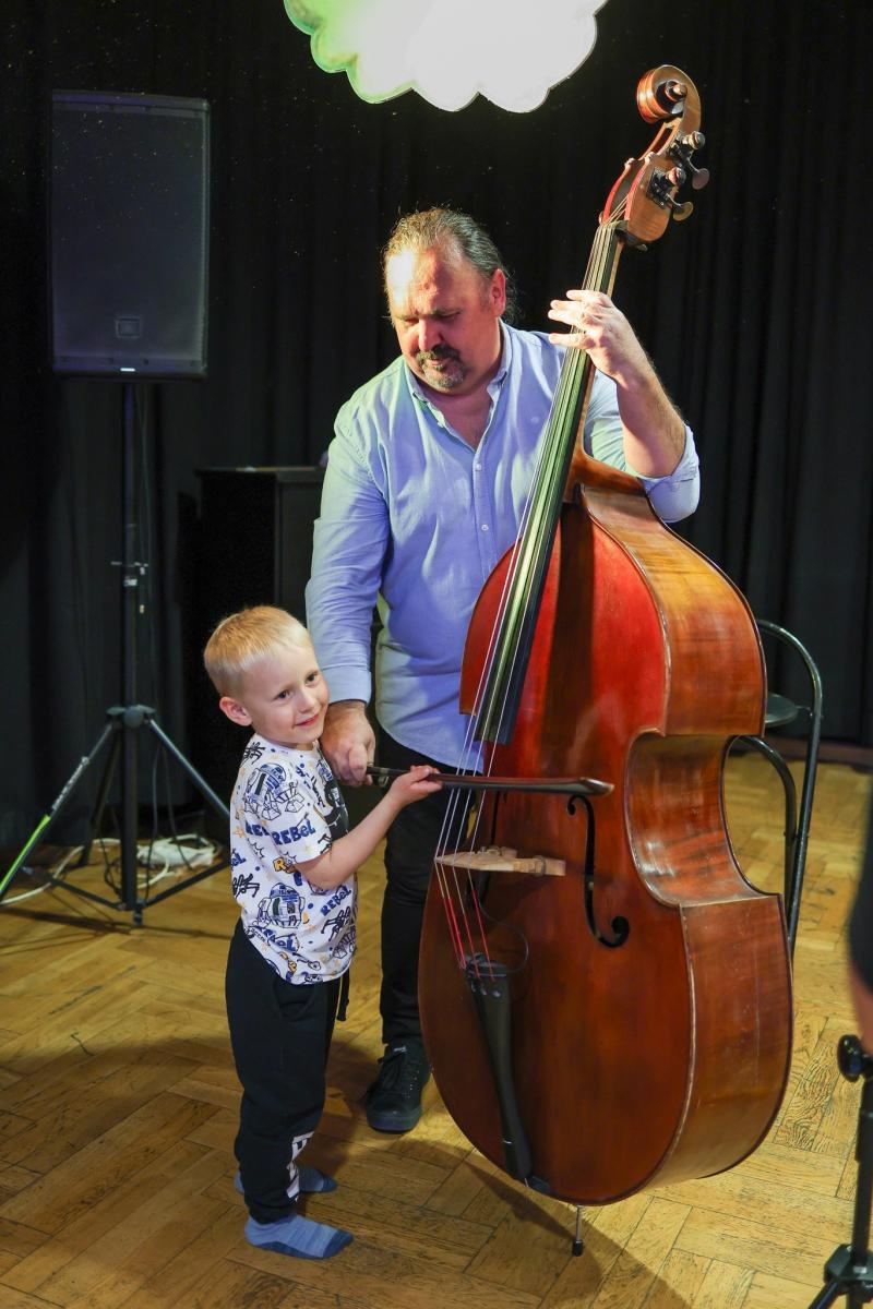 Zdjęcie w galerii na portalu naszraciborz.pl: Niech muzyka stanie się pierwszym językiem Twojego dziecka! MALUCHY W KRAINIE DŹWIĘKU zapraszają na koncert! wiadomości z regionu