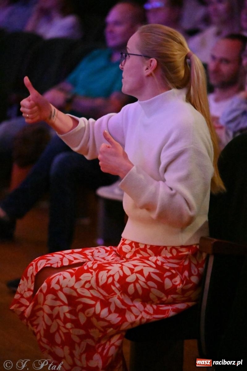 Zdjęcie w galerii na portalu naszraciborz.pl: Mali artyści na scenie RCK – gala mini-festiwalu i przeglądu Mali Poligloci wiadomości z regionu