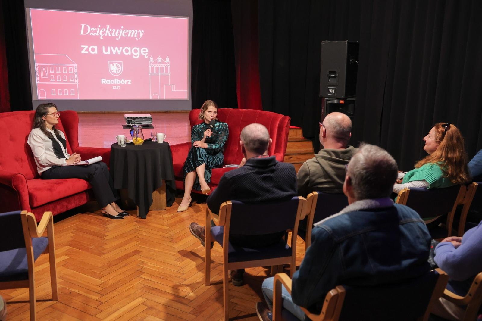 Zdjęcie w galerii na portalu naszraciborz.pl: Arkana pracy miejskiej konserwator zabytków. Za nami spotkanie W PUNKT z Marią Olejarnik wiadomości z regionu