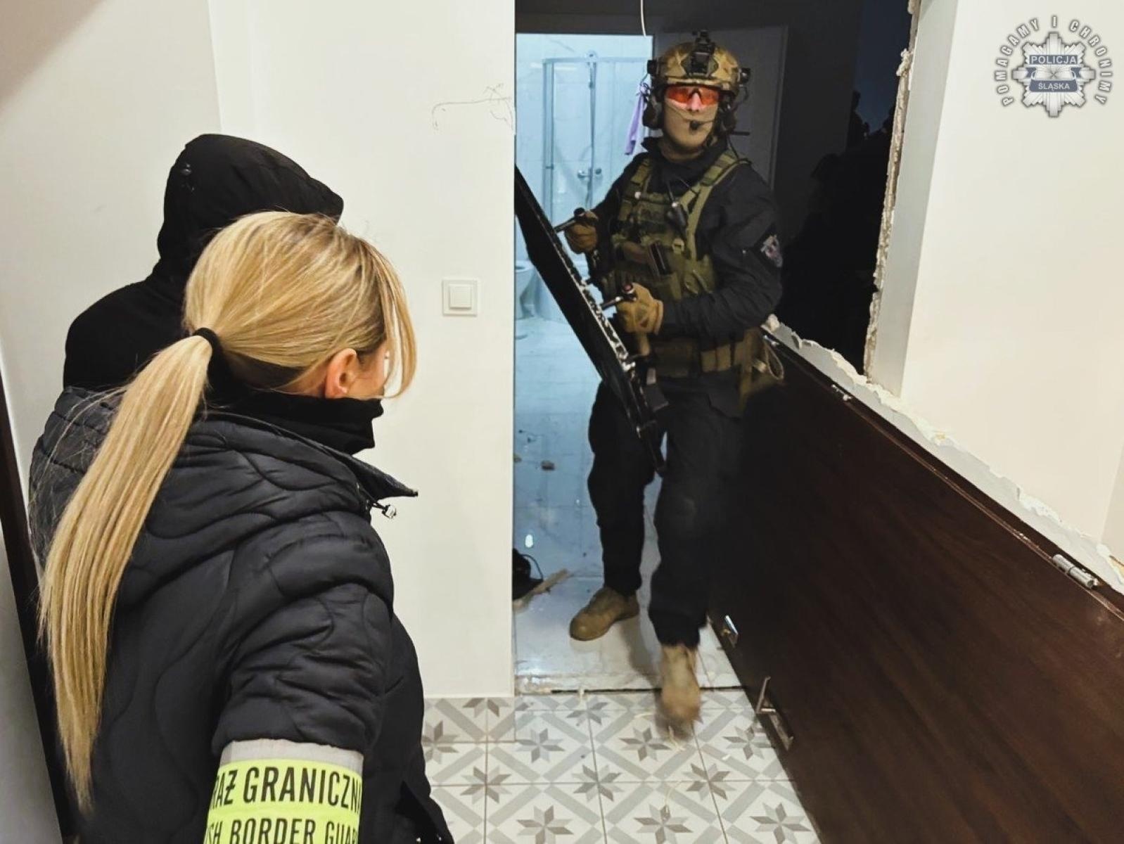 Zdjęcie w galerii na portalu naszraciborz.pl: Śląska policja rozbiła gang działający na międzynarodową skalę wiadomości z regionu