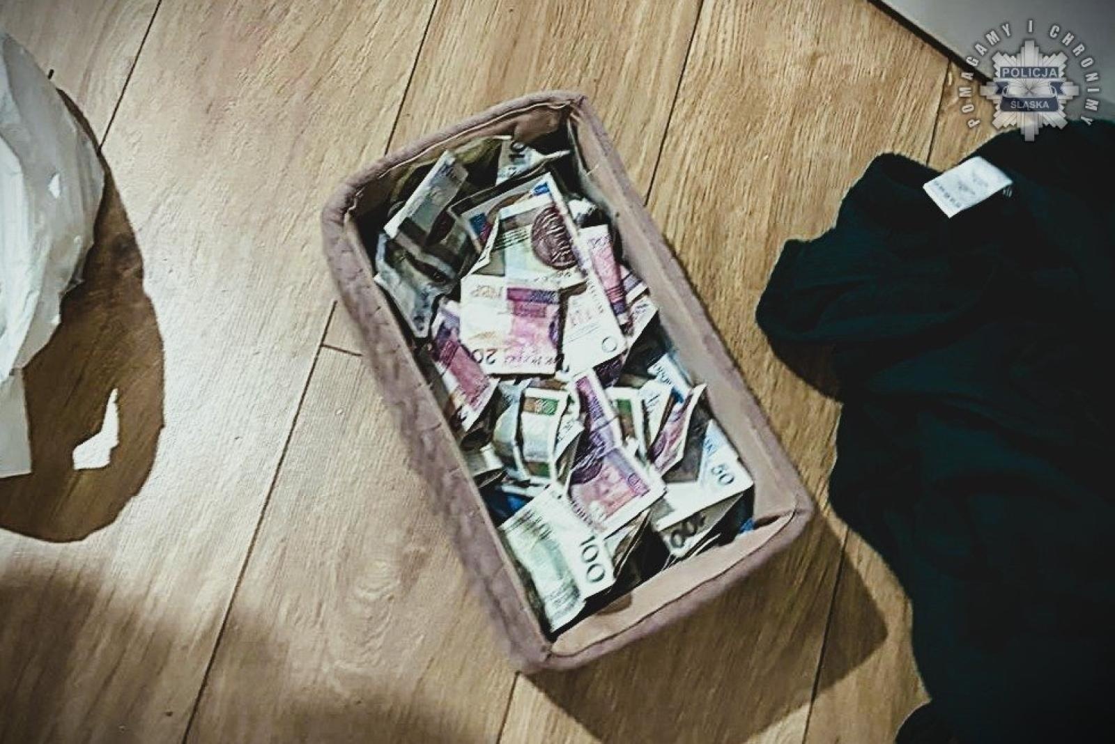 Zdjęcie w galerii na portalu naszraciborz.pl: Śląska policja rozbiła gang działający na międzynarodową skalę wiadomości z regionu