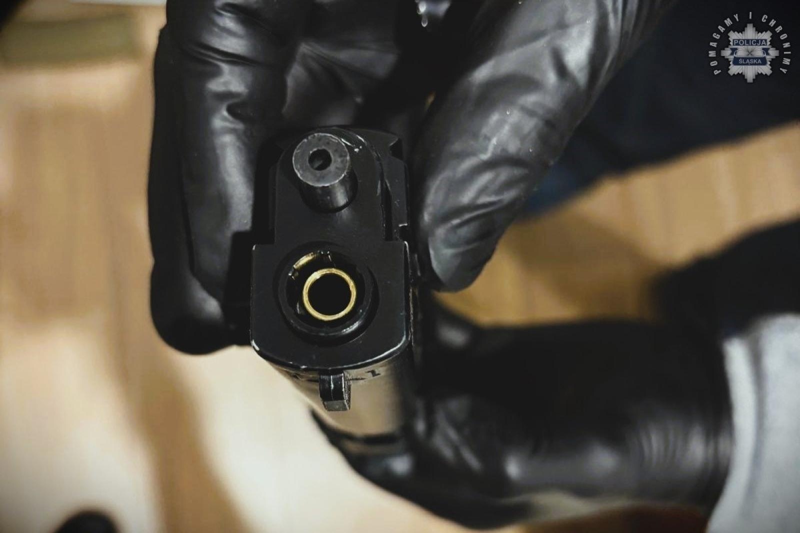 Zdjęcie w galerii na portalu naszraciborz.pl: Śląska policja rozbiła gang działający na międzynarodową skalę wiadomości z regionu