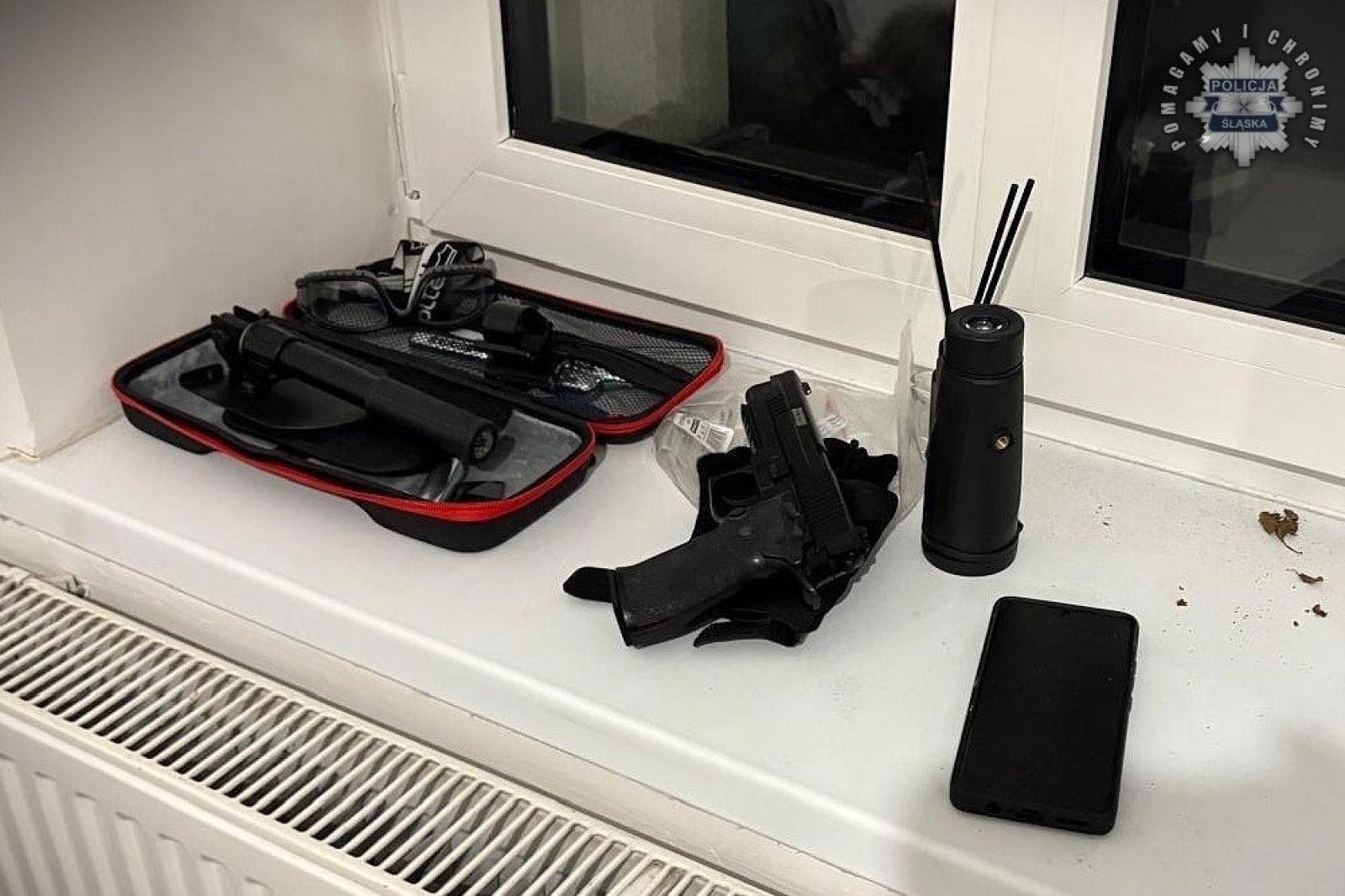 Zdjęcie w galerii na portalu naszraciborz.pl: Śląska policja rozbiła gang działający na międzynarodową skalę wiadomości z regionu