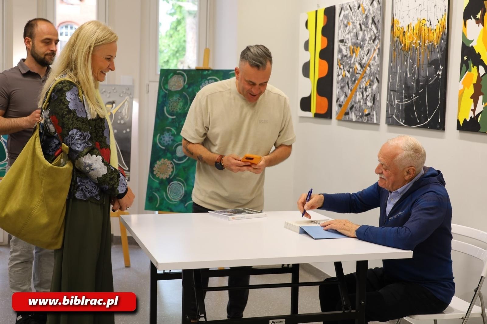Zdjęcie w galerii na portalu naszraciborz.pl: Nie jestem legendą, jestem szczęściarzem! Krzysztof Wielicki w raciborskiej bibliotece wiadomości z regionu