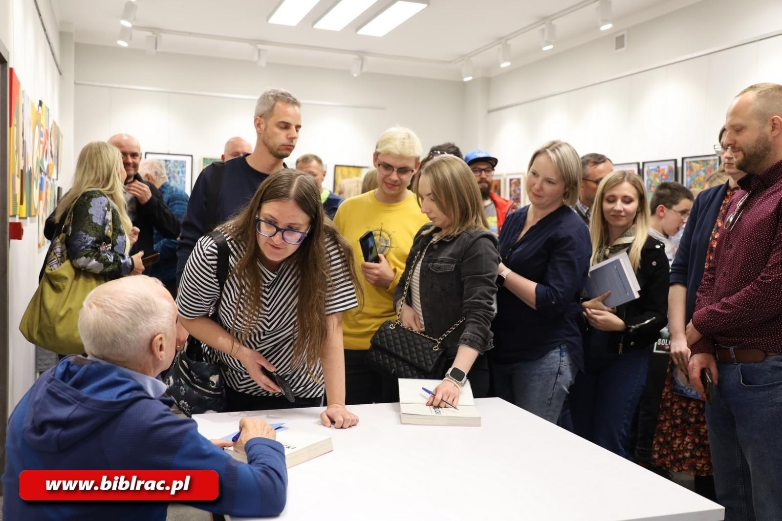 Zdjęcie w galerii na portalu naszraciborz.pl: Nie jestem legendą, jestem szczęściarzem! Krzysztof Wielicki w raciborskiej bibliotece wiadomości z regionu